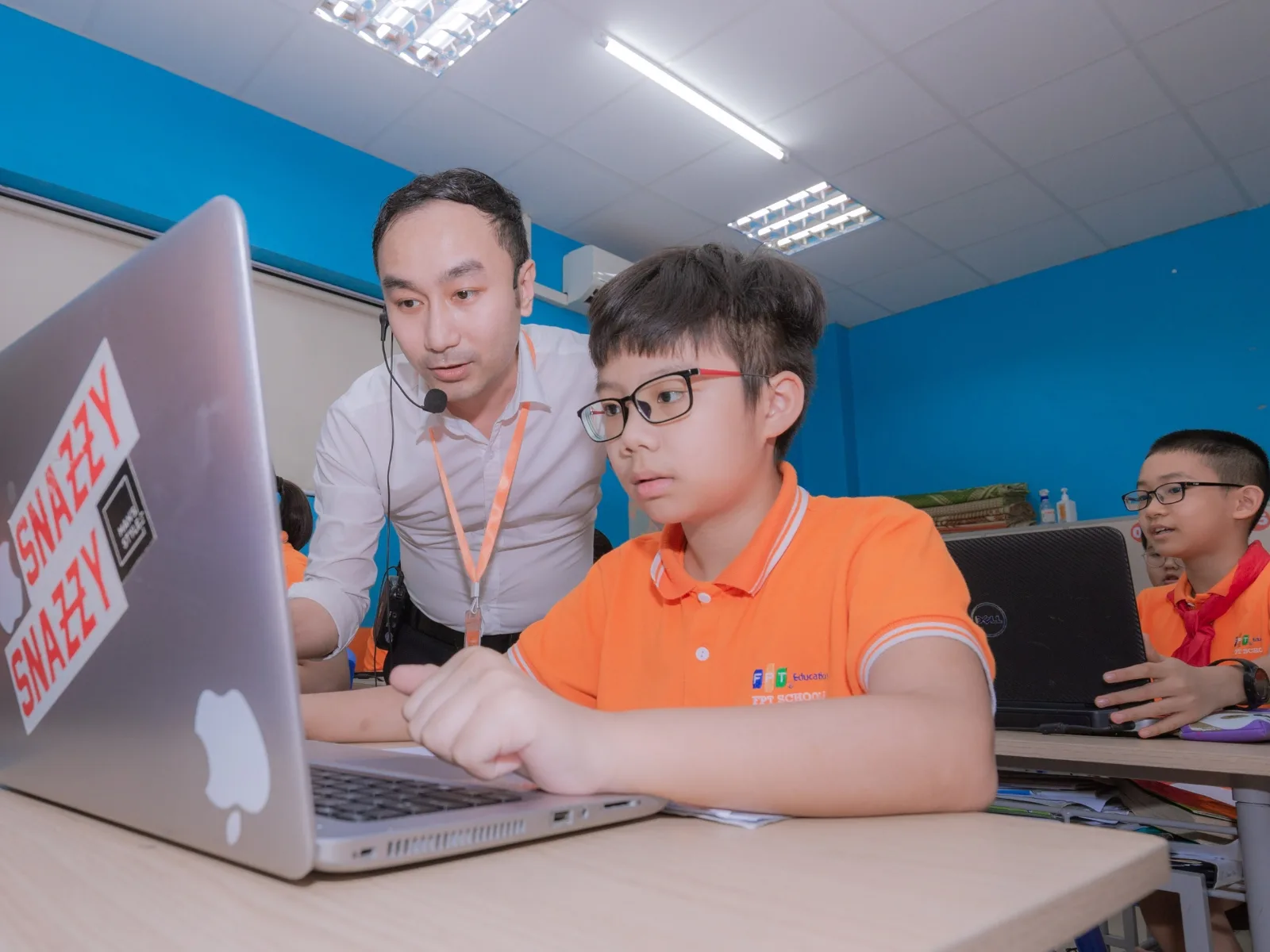 8 cách tìm ra năng khiếu của trẻ mà cha mẹ nên biết - FPT Education Hiểu sở thích của trẻ từ phản ứng đầu tiên