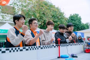 Cân bằng giữa thế giới ảo và thực để trẻ phát triển lành mạnh | FPT Schools