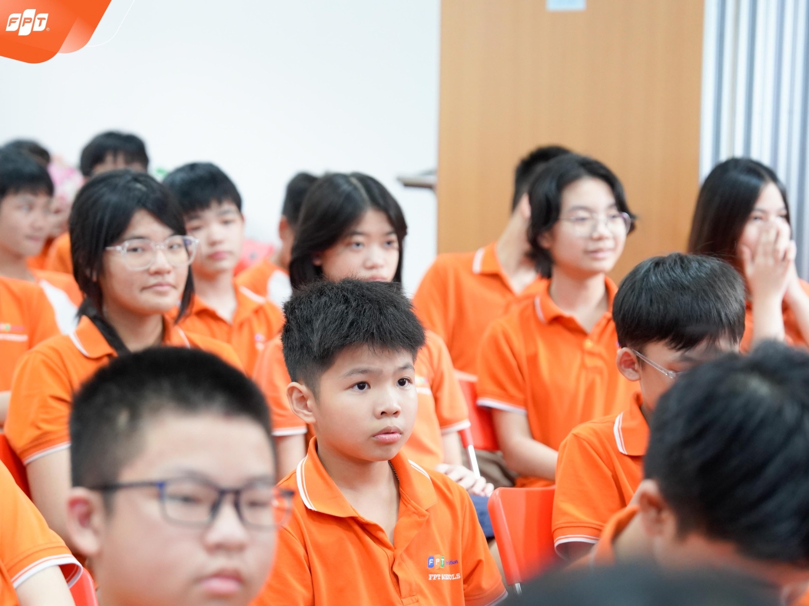 Cách phòng ngừa và kiểm soát cận thị học đường