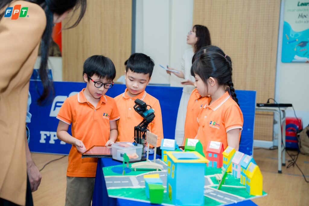 FPT School Cầu Giấy ghi dấu tại chung kết STEMPETITION 2025 với tư duy công nghệ bền vững - FPT Education chung kết STEMPETITION khối tiểu học
