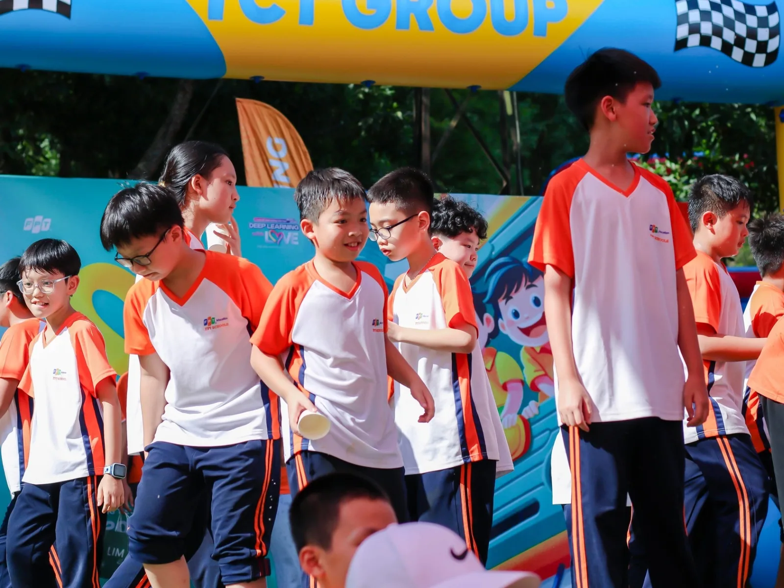 Chương trình giáo dục phổ thông cũ là gì? Nội dung, đặc điểm và so sánh với chương trình mới - FPT Education Phương pháp giảng dạy theo chương trình cũ