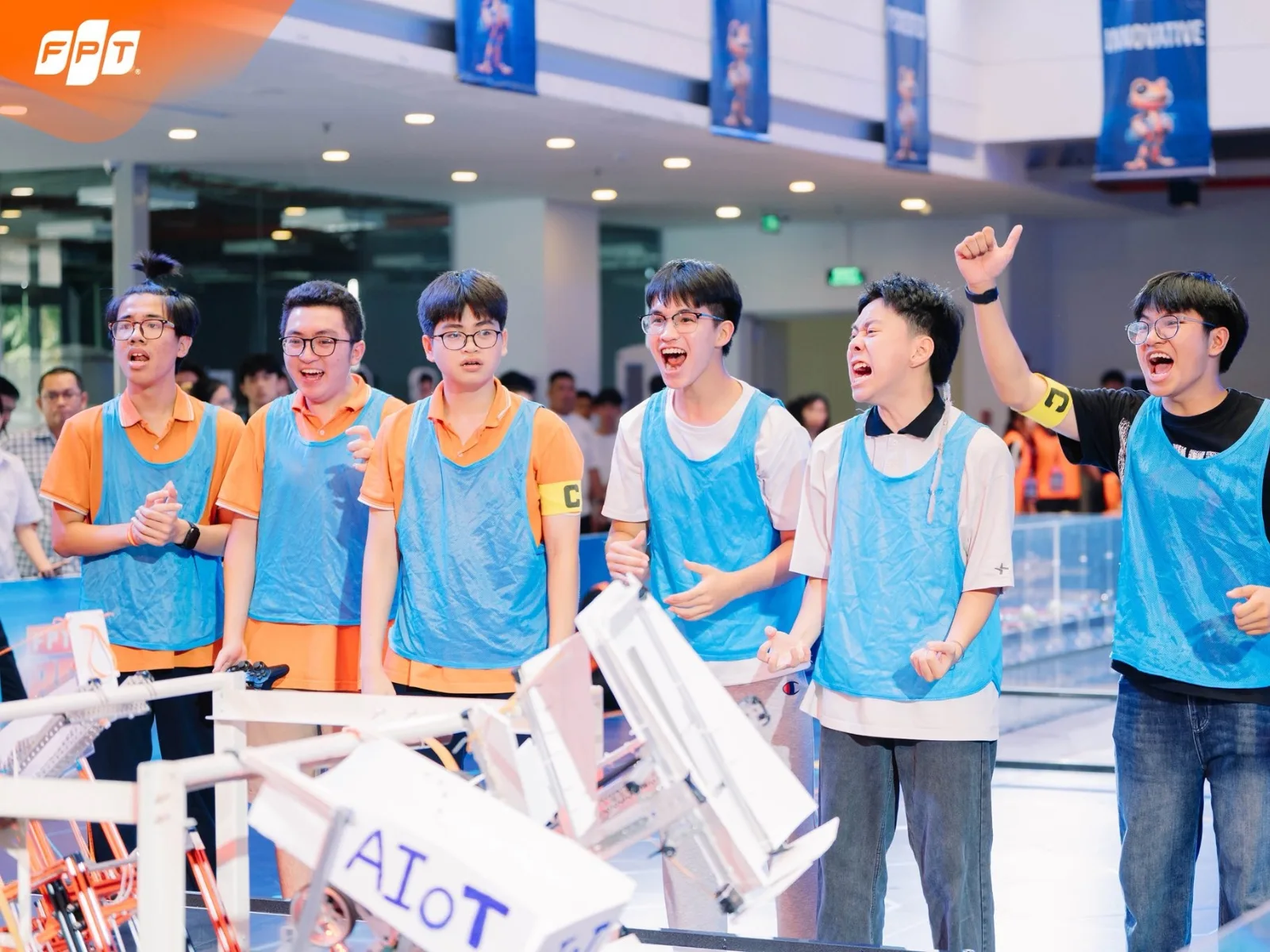 Chuyển đổi số trong giáo dục là gì? Từ công nghệ đến đổi mới tư duy dạy học - FPT Education Giải pháp thúc đẩy chuyển đổi số giáo dục hiệu quả