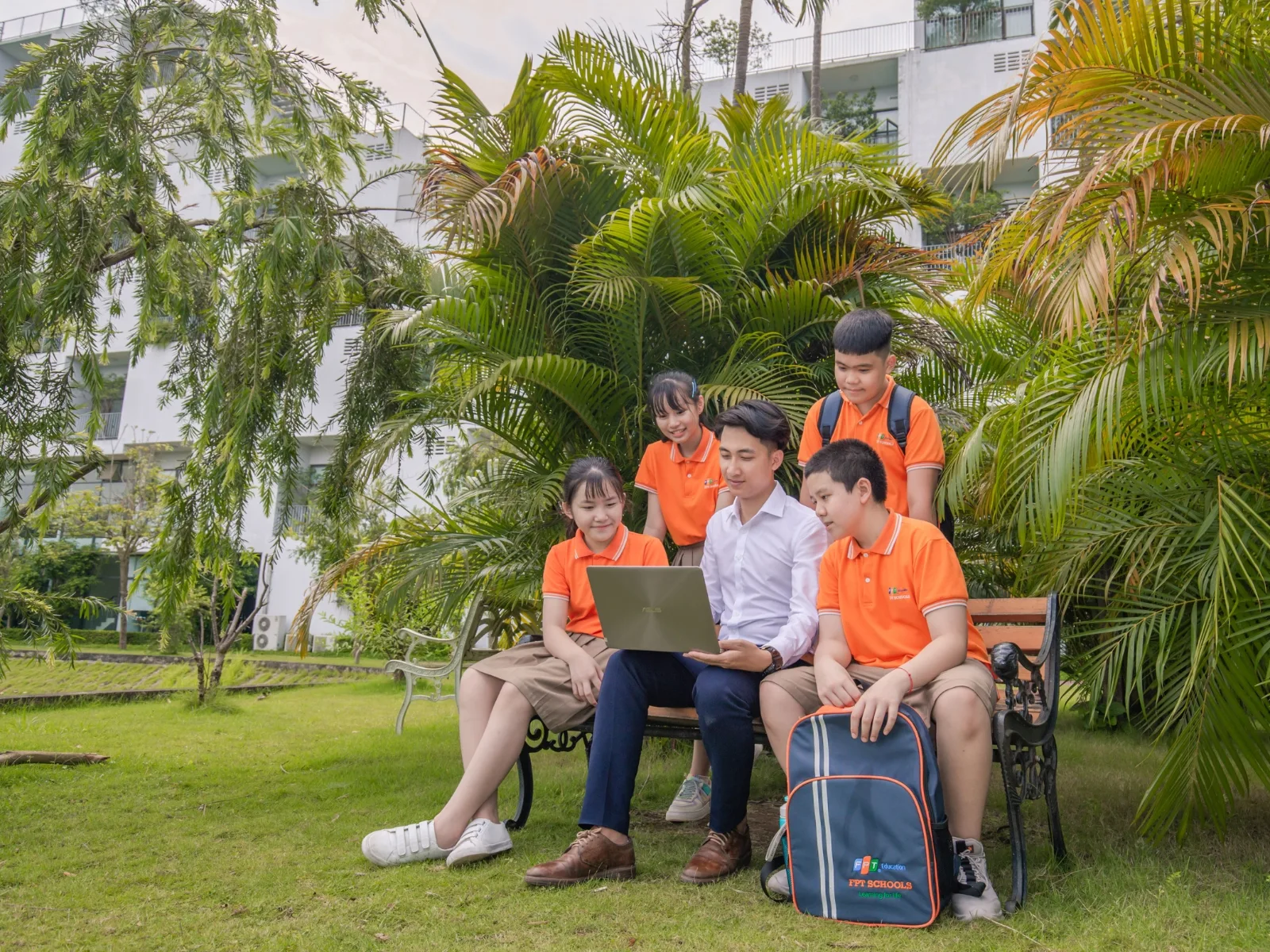 Chuyển đổi số trong giáo dục tiểu học là gì? Lợi ích và giải pháp thúc đẩy hiệu quả - FPT Education Thực trạng chuyển đổi số trong giáo dục tiểu học tại Việt Nam