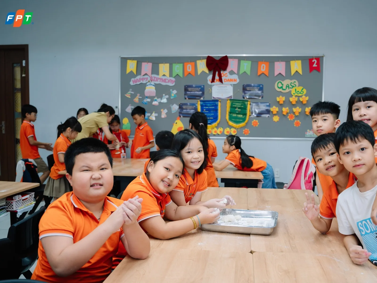 Có Nên Cho Bé Học Vẽ Sớm? Những Lợi Ích Bất Ngờ Cha Mẹ Không Nên Bỏ Qua - FPT Education Có Nên Cho Bé Học Vẽ Sớm? Những Lợi Ích Bất Ngờ Cha Mẹ Không Nên Bỏ Qua