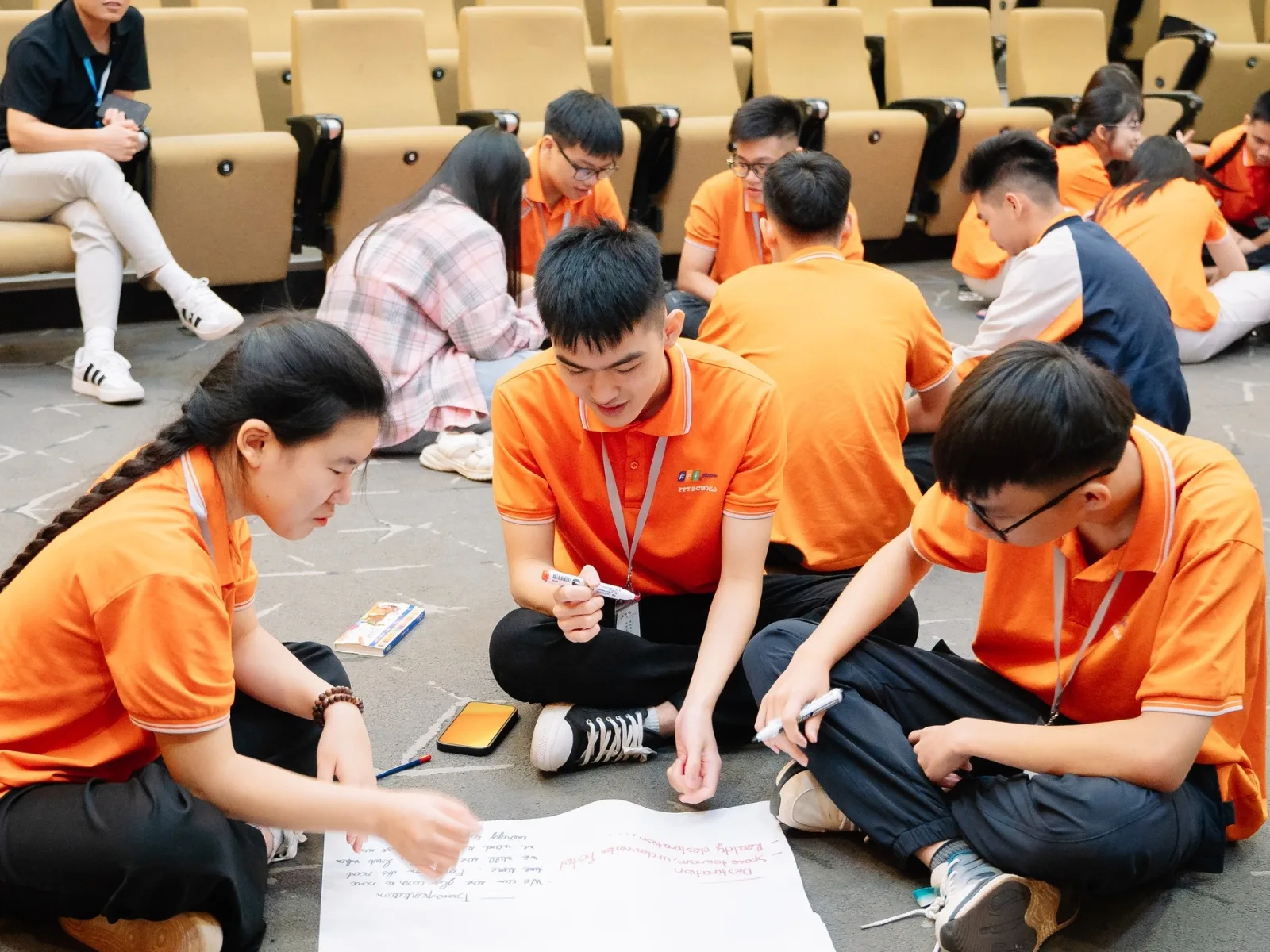 Con trầm tính, ít nói phải làm sao? Tổng hợp những giải pháp nhẹ nhàng mà hiệu quả - FPT Education Trẻ thiếu kỹ năng giao tiếp