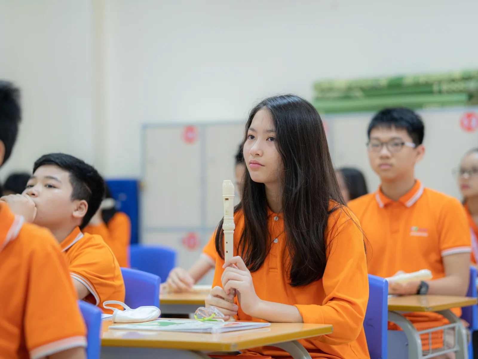 Con trầm tính, ít nói phải làm sao? Tổng hợp những giải pháp nhẹ nhàng mà hiệu quả - FPT Education Gợi ý những hoạt động giúp trẻ cởi mở hơn