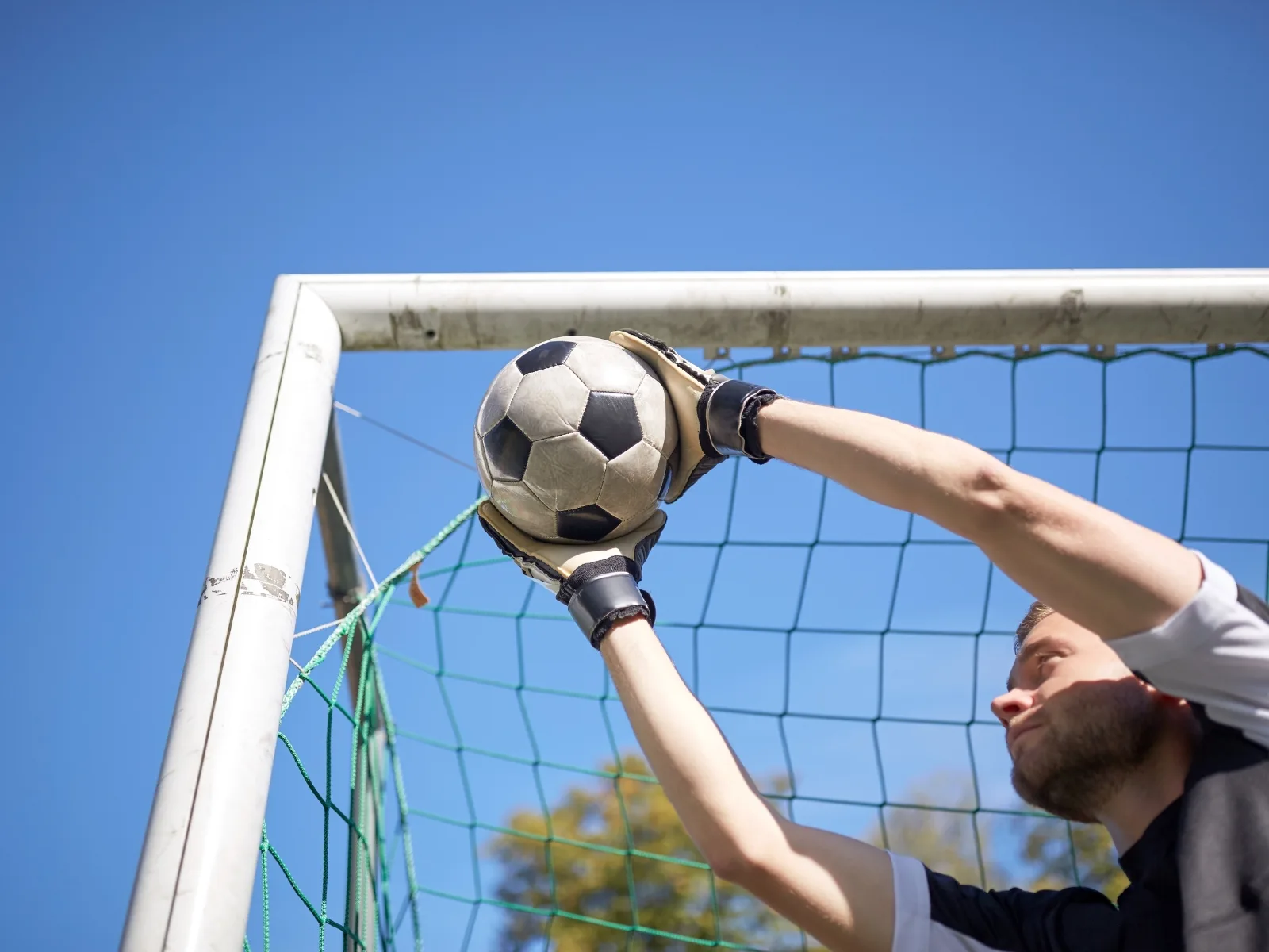 Đá bóng có tăng chiều cao không? Sự thật khoa học và cách tập đúng cho trẻ | FPT Schools