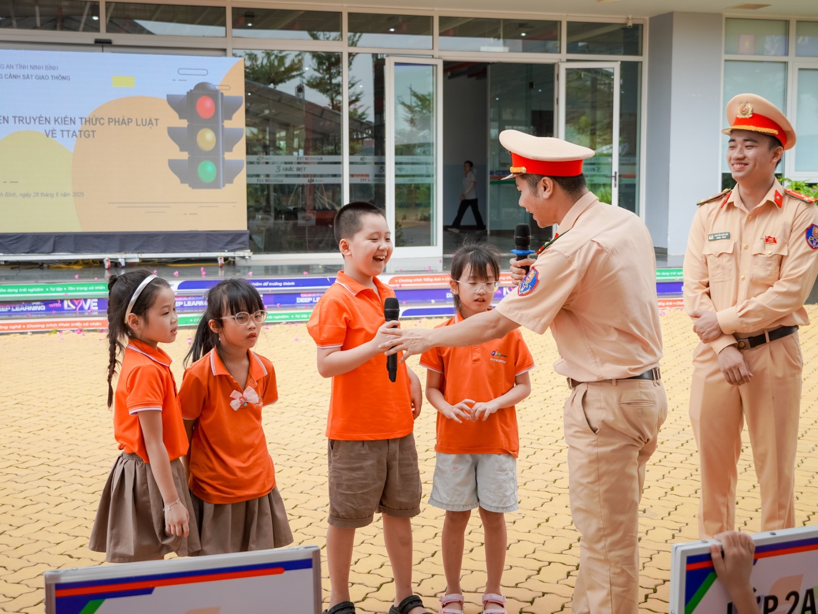 Dạy học tích hợp liên môn ở tiểu học là gì?