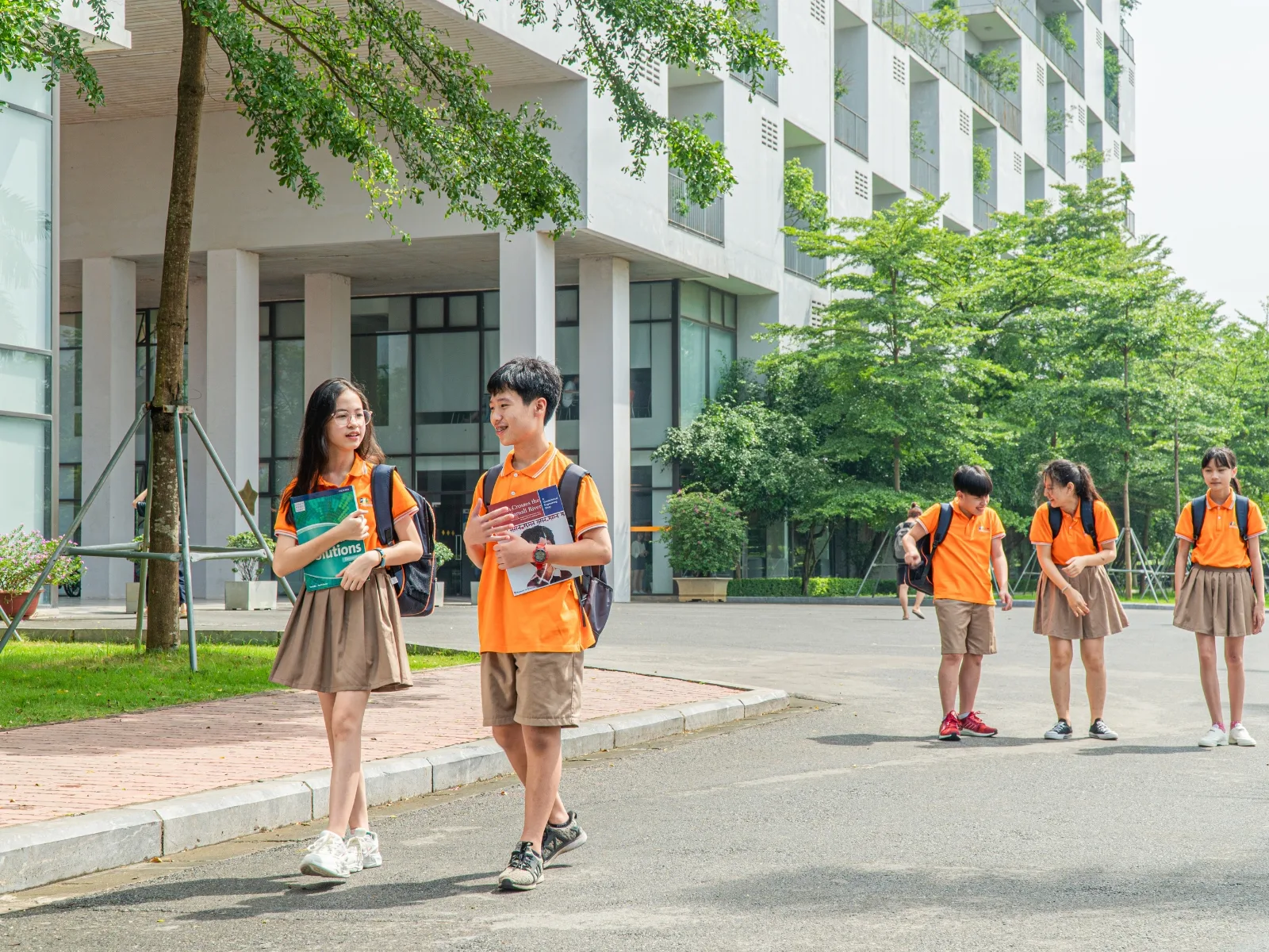 Dịch vụ xe đưa đón học sinh và những tiêu chí phụ huynh cần quan tâm - FPT Education Dịch vụ xe đưa đón học sinh và những tiêu chí phụ huynh cần quan tâm