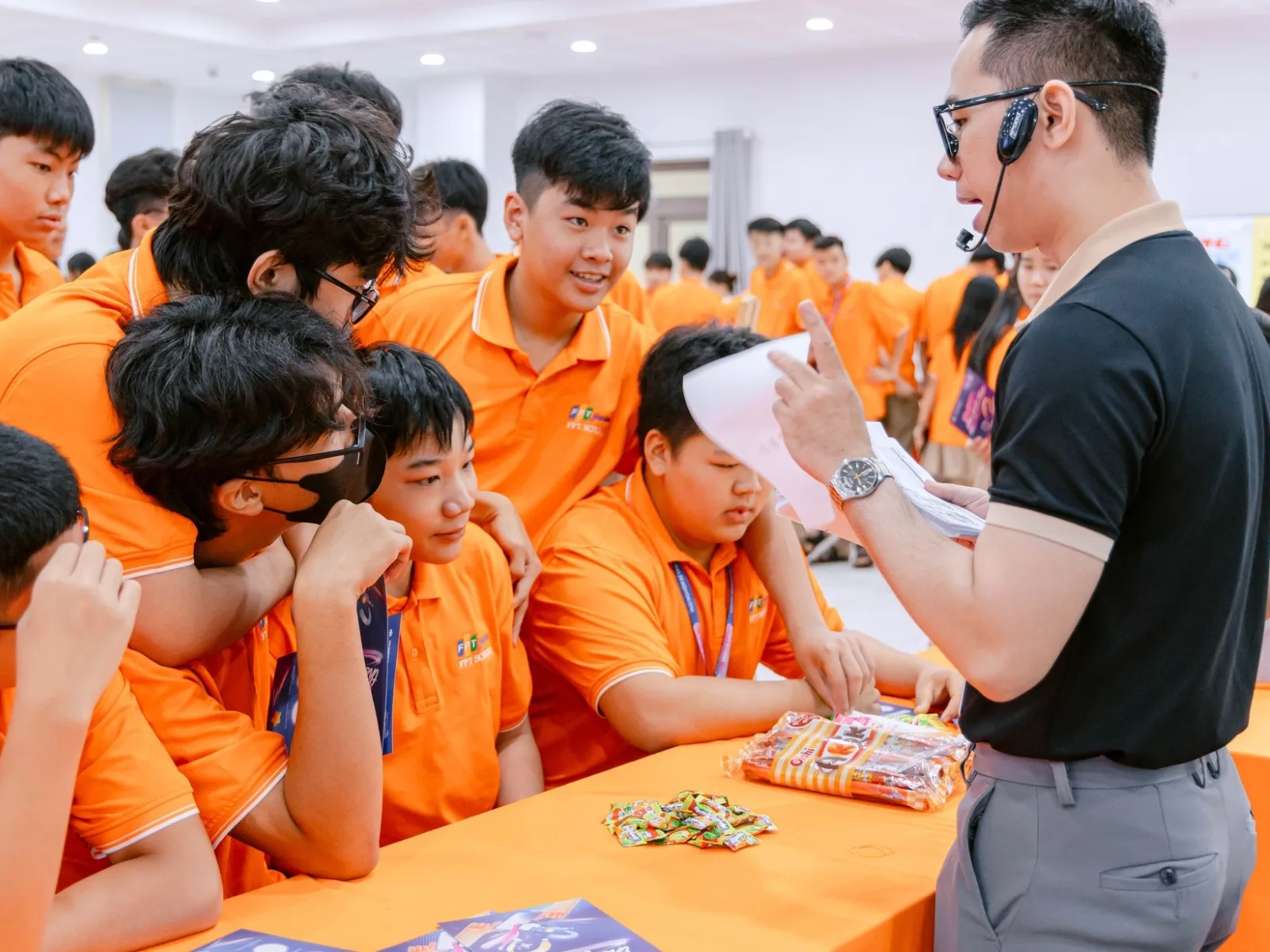 Đồng hành cùng con trong thời đại số an toàn và lành mạnh - FPT Education Đồng hành cùng con trong thời đại số