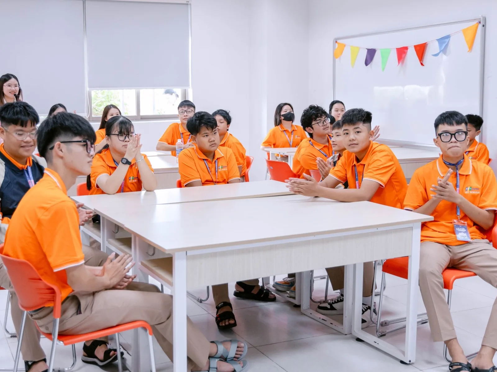 Đồng hành cùng con trong thời đại số an toàn và lành mạnh - FPT Education Đồng hành cùng con trong thời đại số