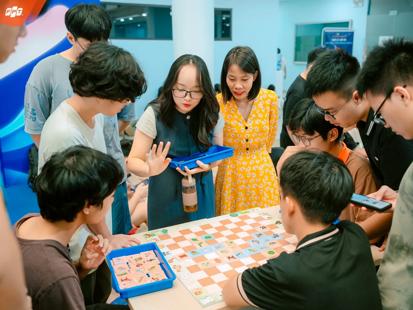 Đồng hành cùng con trong thời đại số an toàn và lành mạnh - FPT Education Đồng hành cùng con trong thời đại số