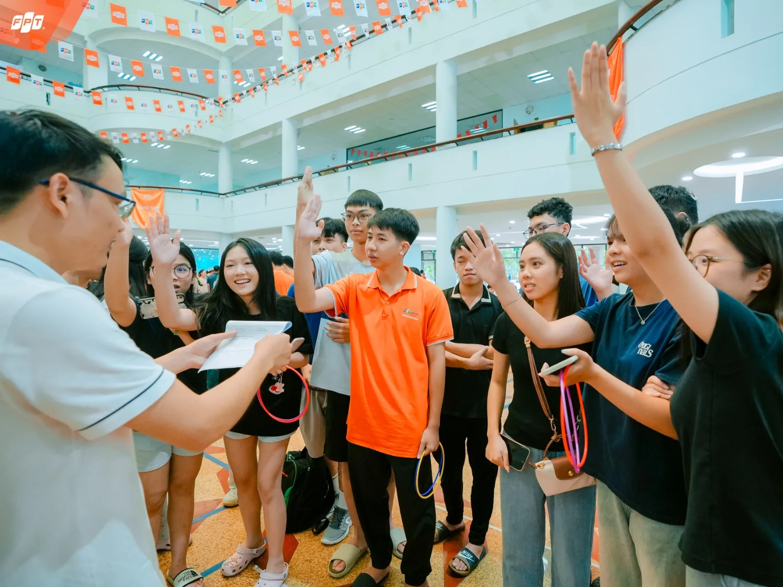 Đồng hành cùng con trong thời đại số an toàn và lành mạnh - FPT Education Đồng hành cùng con trong thời đại số