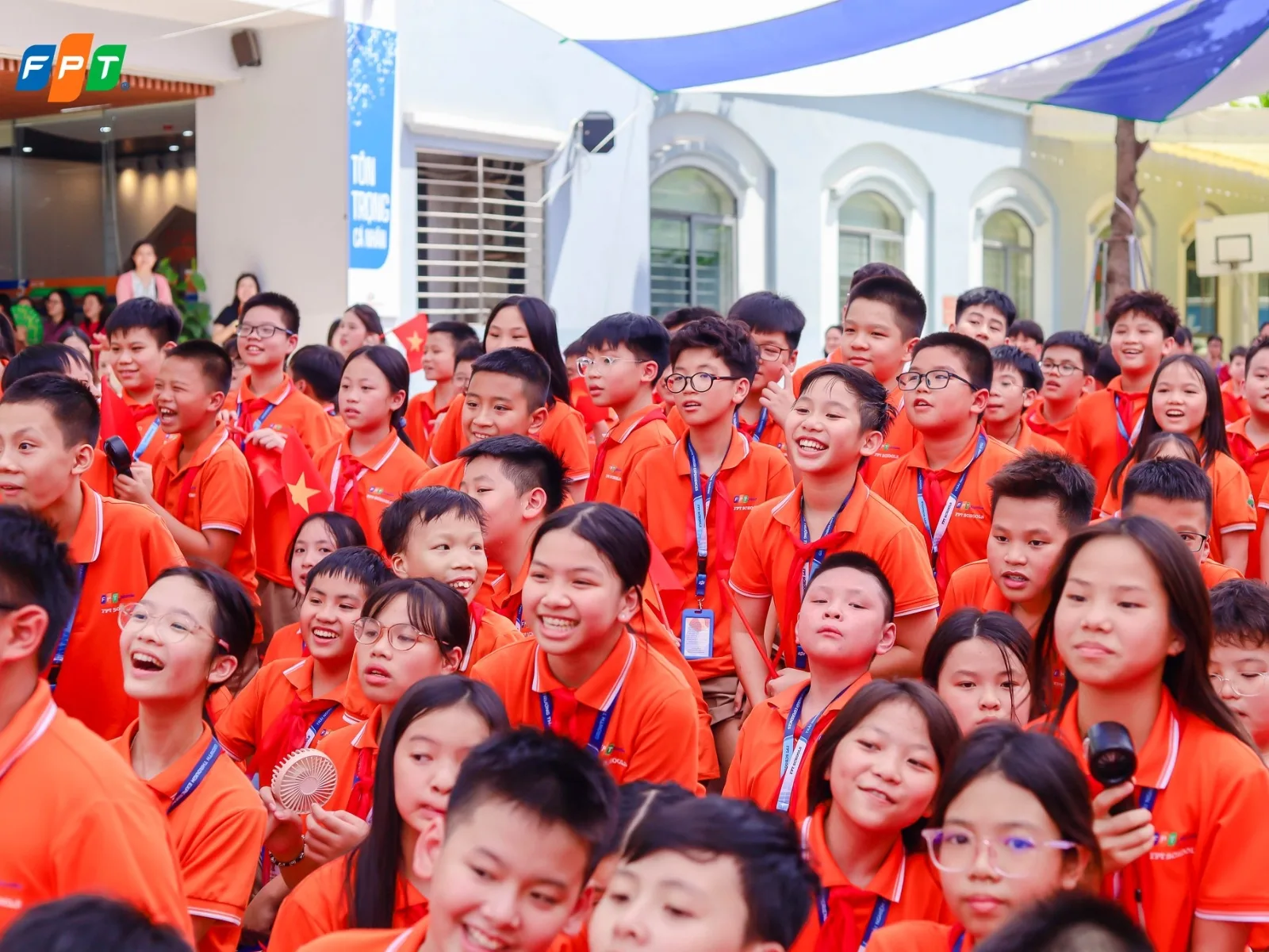 Giáo dục cảm xúc xã hội là gì? Khái niệm và vai trò trong học đường | FPT Schools