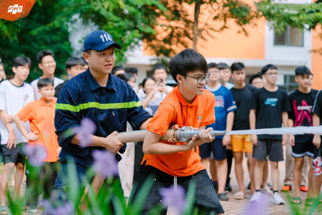 Giáo dục pháp luật và năng lực tự bảo vệ của học sinh - FPT Education giáo dục pháp luật