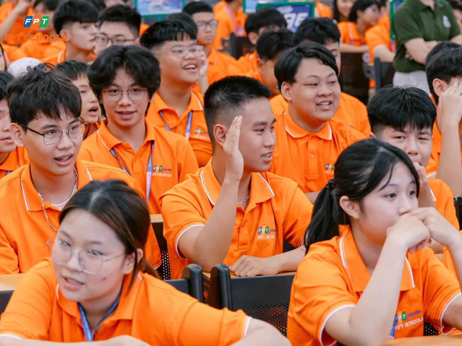 Giáo dục song ngữ cho con là gì? Các phương pháp giáo dục hiệu quả ngay tại nhà | FPT Schools