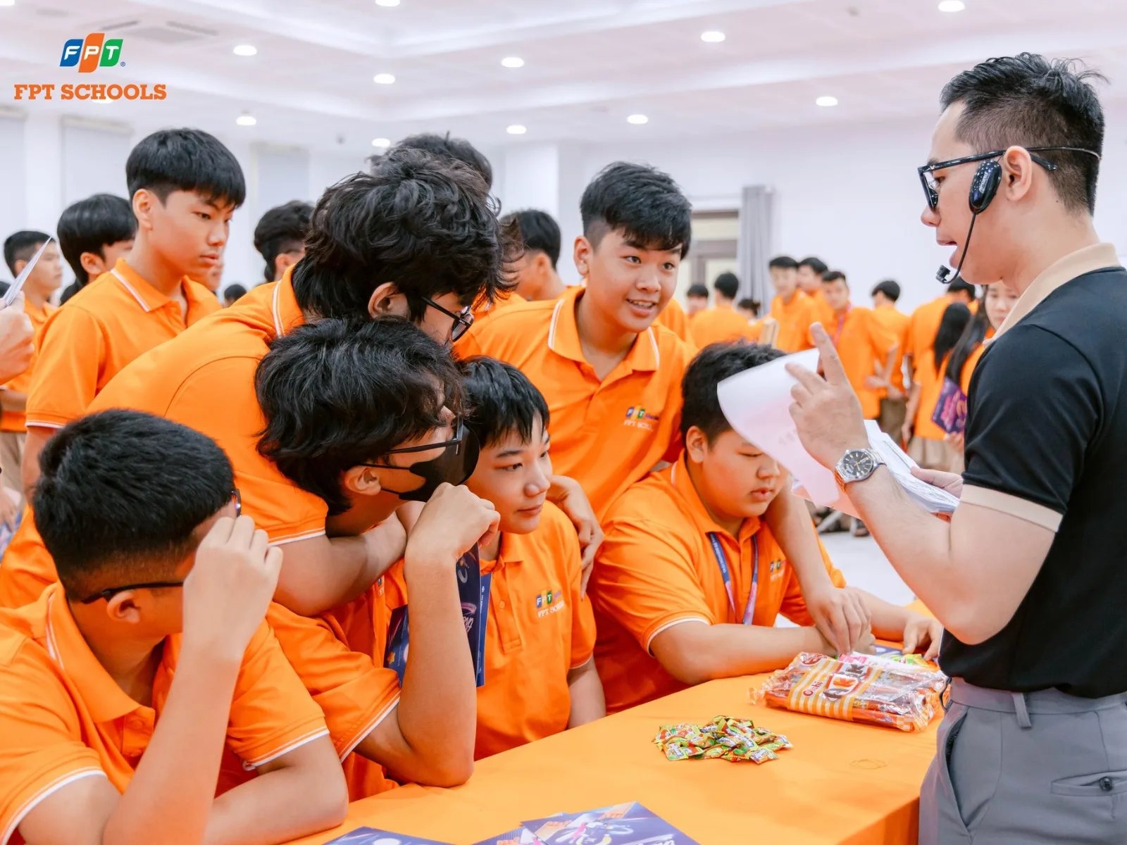 Giáo dục toàn diện là gì? Tầm quan trọng của giáo dục toàn diện từ sớm - FPT Education Tầm quan trọng của giáo dục toàn diện