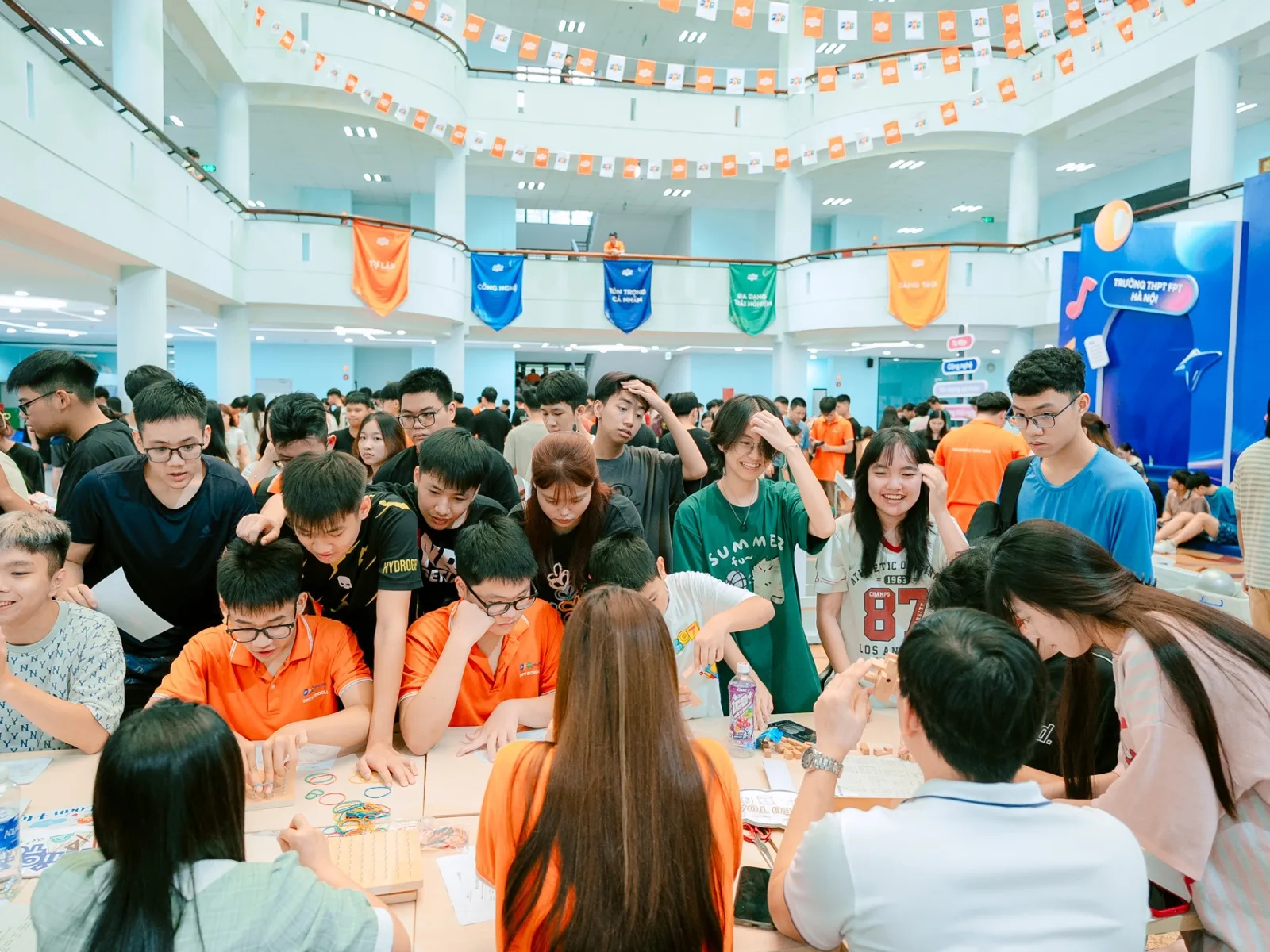 Giáo dục toàn diện là gì? Tầm quan trọng của giáo dục toàn diện từ sớm | FPT Schools