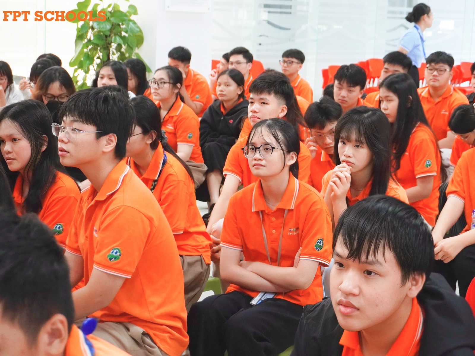 Giáo dục trí tuệ cảm xúc là gì? Vai trò và cách rèn luyện hiệu quả - FPT Education Giáo dục trí tuệ cảm xúc cho trẻ theo từng độ tuổi