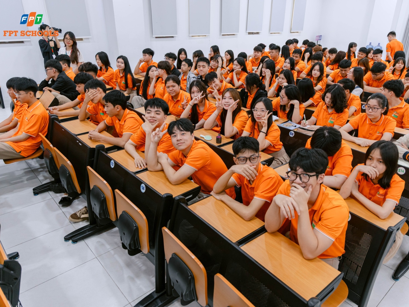 Giáo dục truyền thông đối với học sinh và thanh thiếu niên