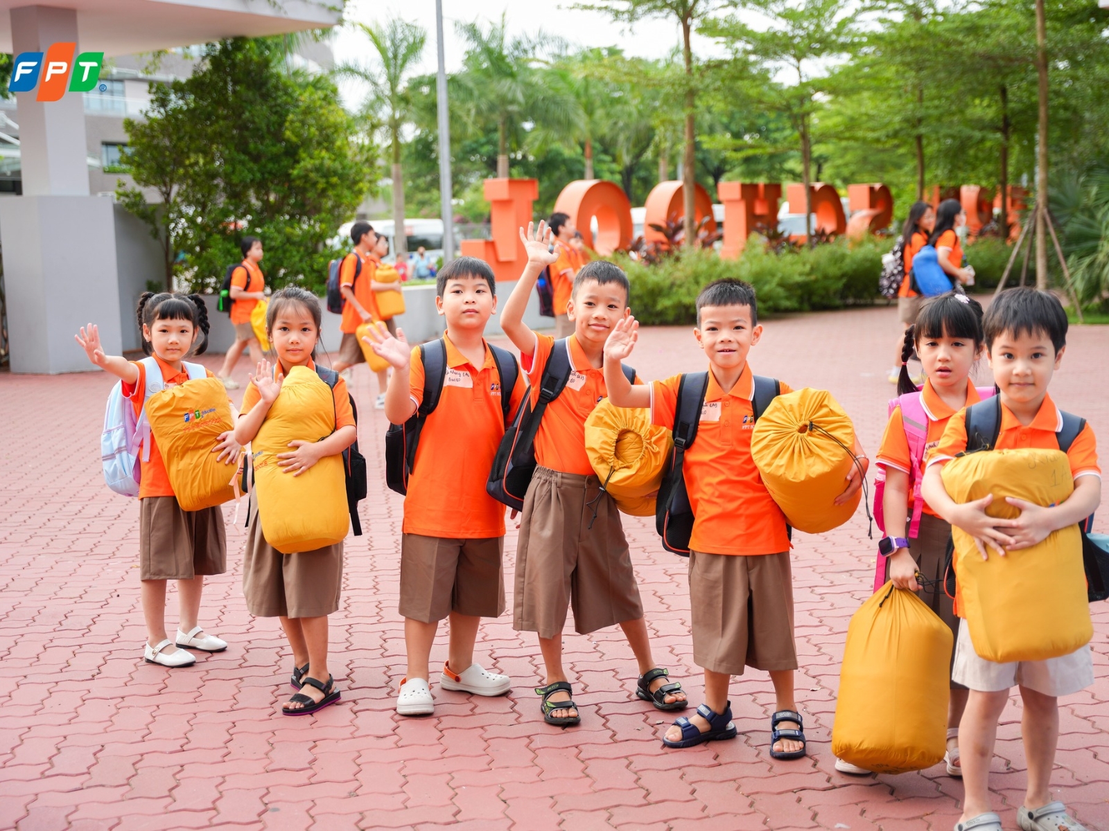 Hệ sinh thái giáo dục là gì? Vai trò và sự tương tác giữa các thành phần - FPT Education Lợi ích của hệ sinh thái giáo dục đối với người học và xã hội