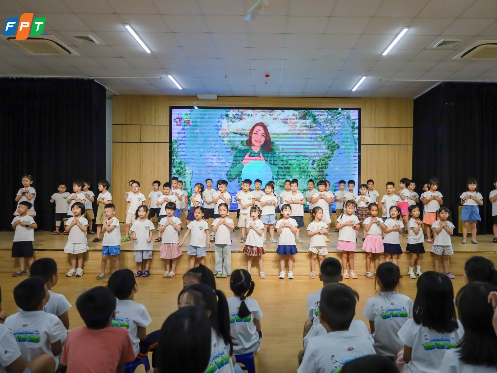 Hệ sinh thái giáo dục là gì? Vai trò và sự tương tác giữa các thành phần - FPT Education Ví dụ về hệ sinh thái giáo dục trong thực tế