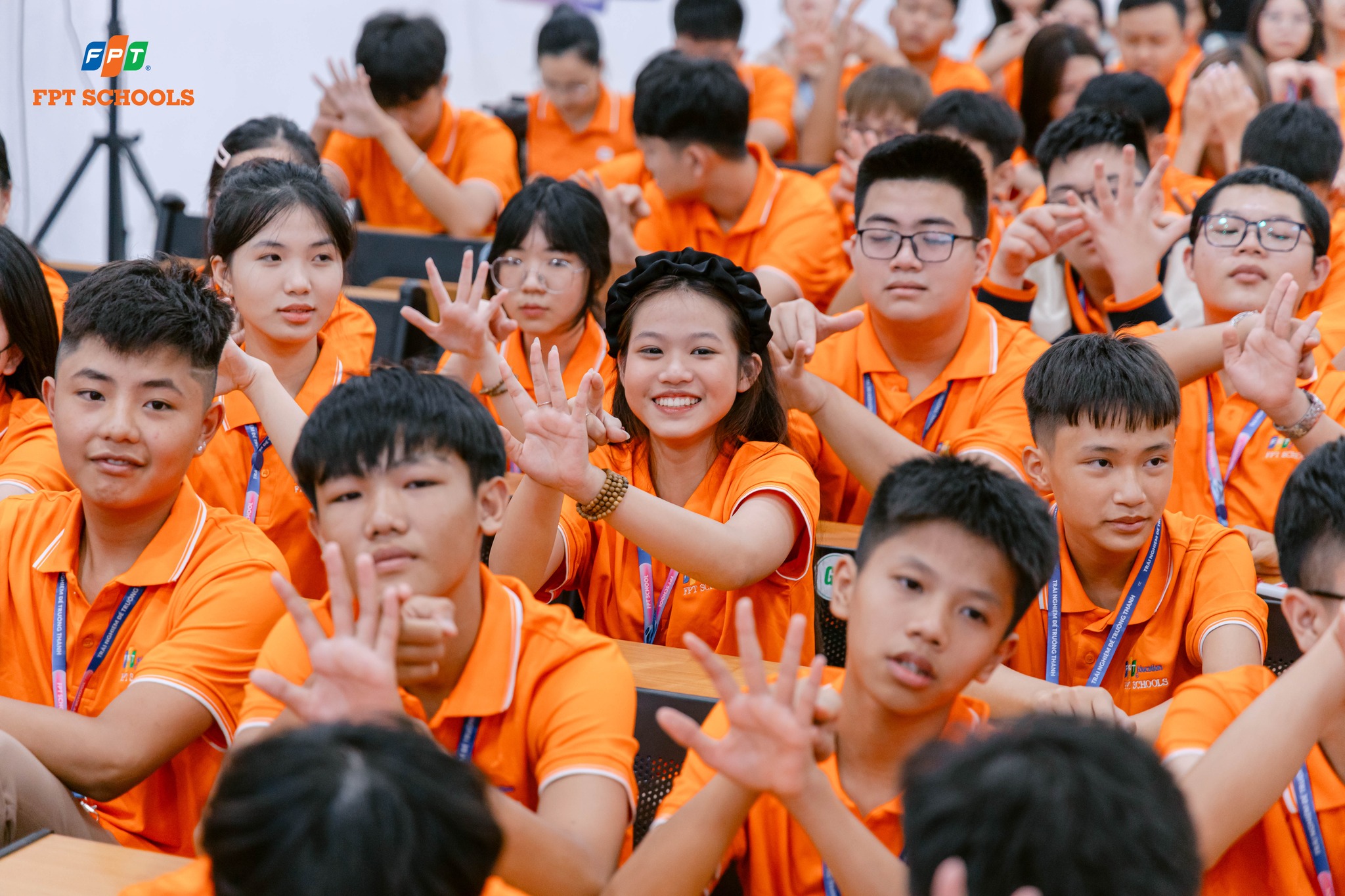 Hệ sinh thái giáo dục là gì? Vai trò và sự tương tác giữa các thành phần - FPT Education Hệ sinh thái giáo dục là gì? Vai trò và sự tương tác giữa các thành phần | FPT Schools