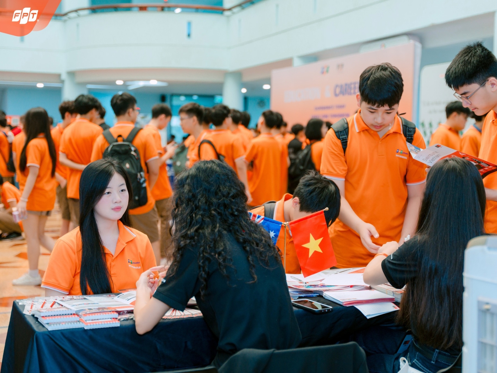 Học vượt là gì? Bí quyết giúp trẻ phát triển vượt trội mà không áp lực - FPT Education Học vượt là gì?