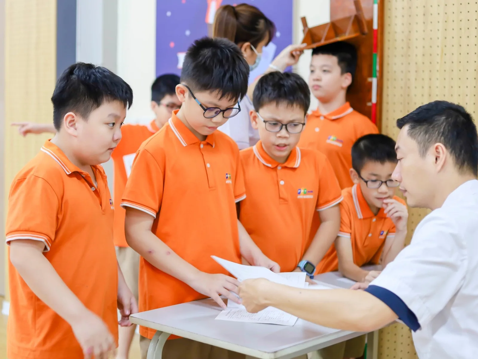 Khoan dung là gì? Hiểu đúng để nuôi dạy trẻ biết tôn trọng và yêu thương - FPT Education Khoan dung là gì?