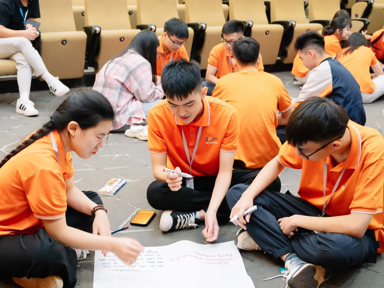 Kỹ năng đối phó với người lạ trong các tình huống thường gặp - FPT Education Kỹ năng đối phó với người lạ trong các tình huống thường gặp