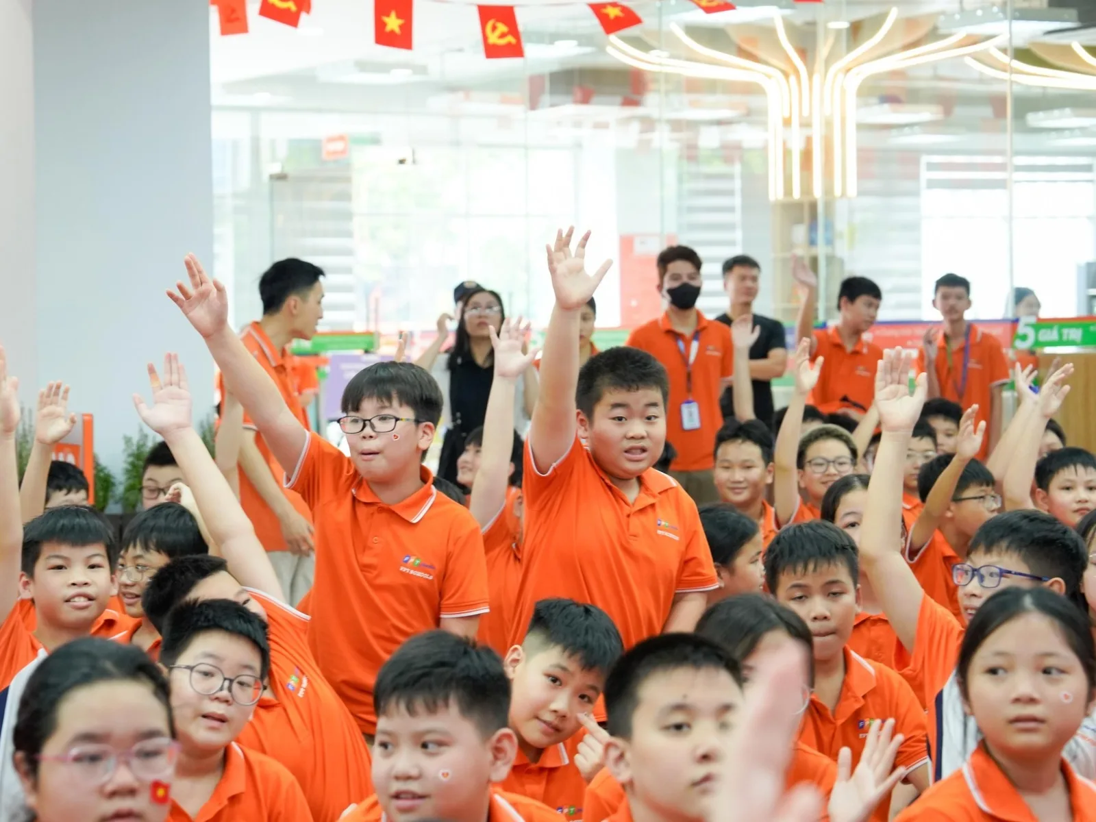 Kỹ năng đối phó với người lạ trong các tình huống thường gặp - FPT Education Kỹ năng đối phó với người lạ trong các tình huống thường gặp