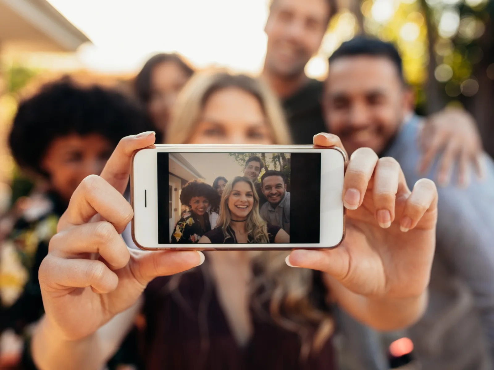 Nguy cơ về an toàn và quyền riêng tư