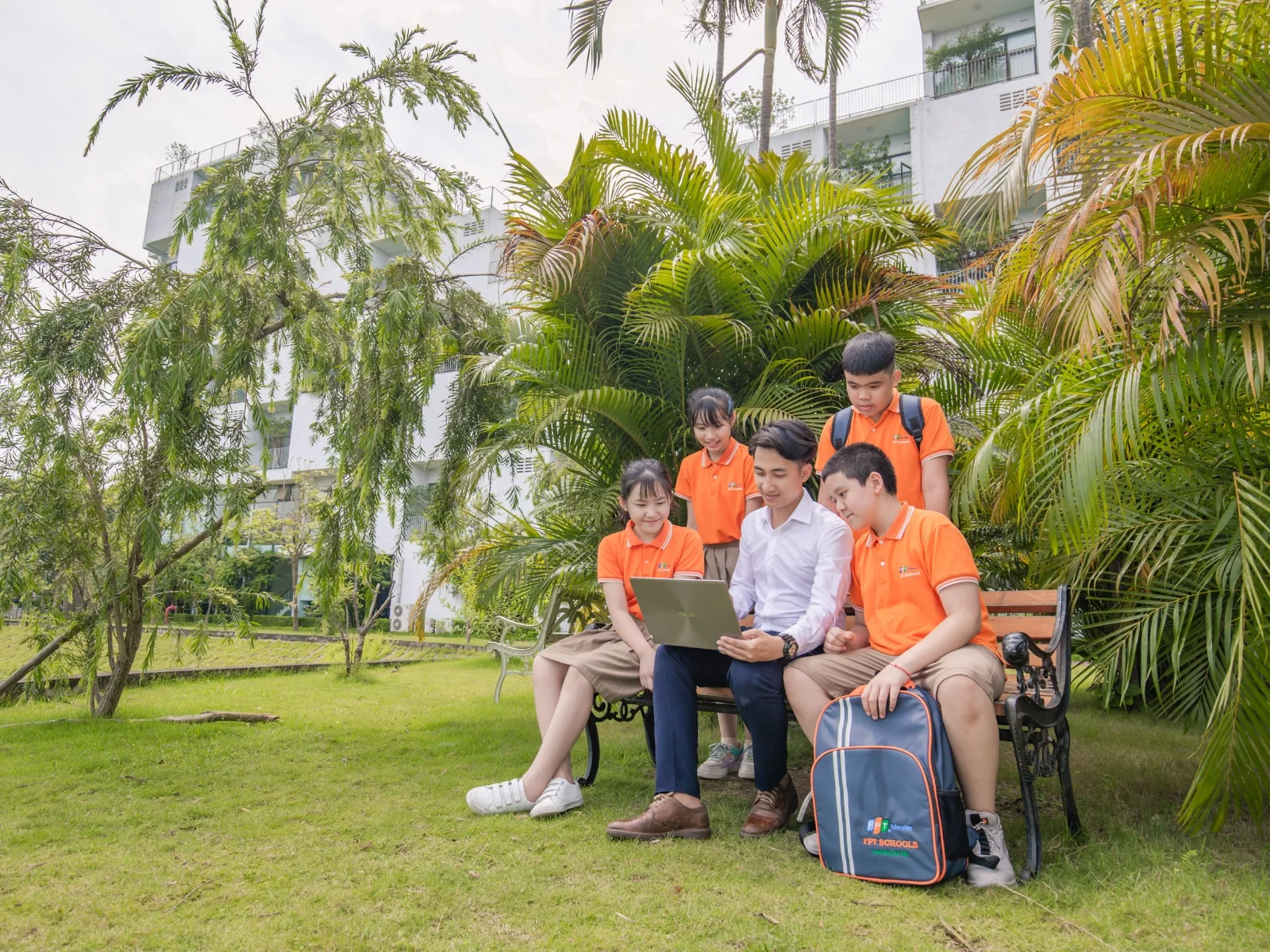 Lời khen nào giúp con phát triển tư duy tốt hơn? | FPT Schools