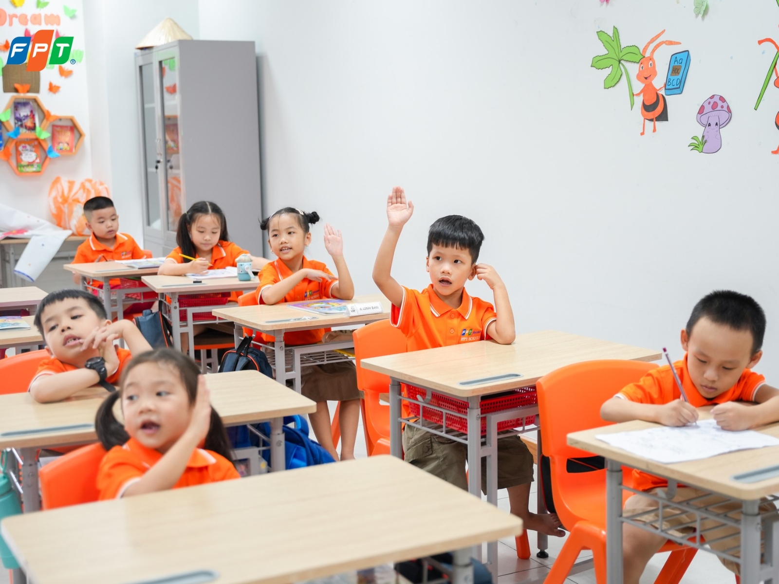 Những dấu hiệu phân biệt trẻ hiếu động và tăng động ba mẹ nhất định không được bỏ qua - FPT Education Đặc điểm của trẻ hiếu động (Trạng thái bình thường)