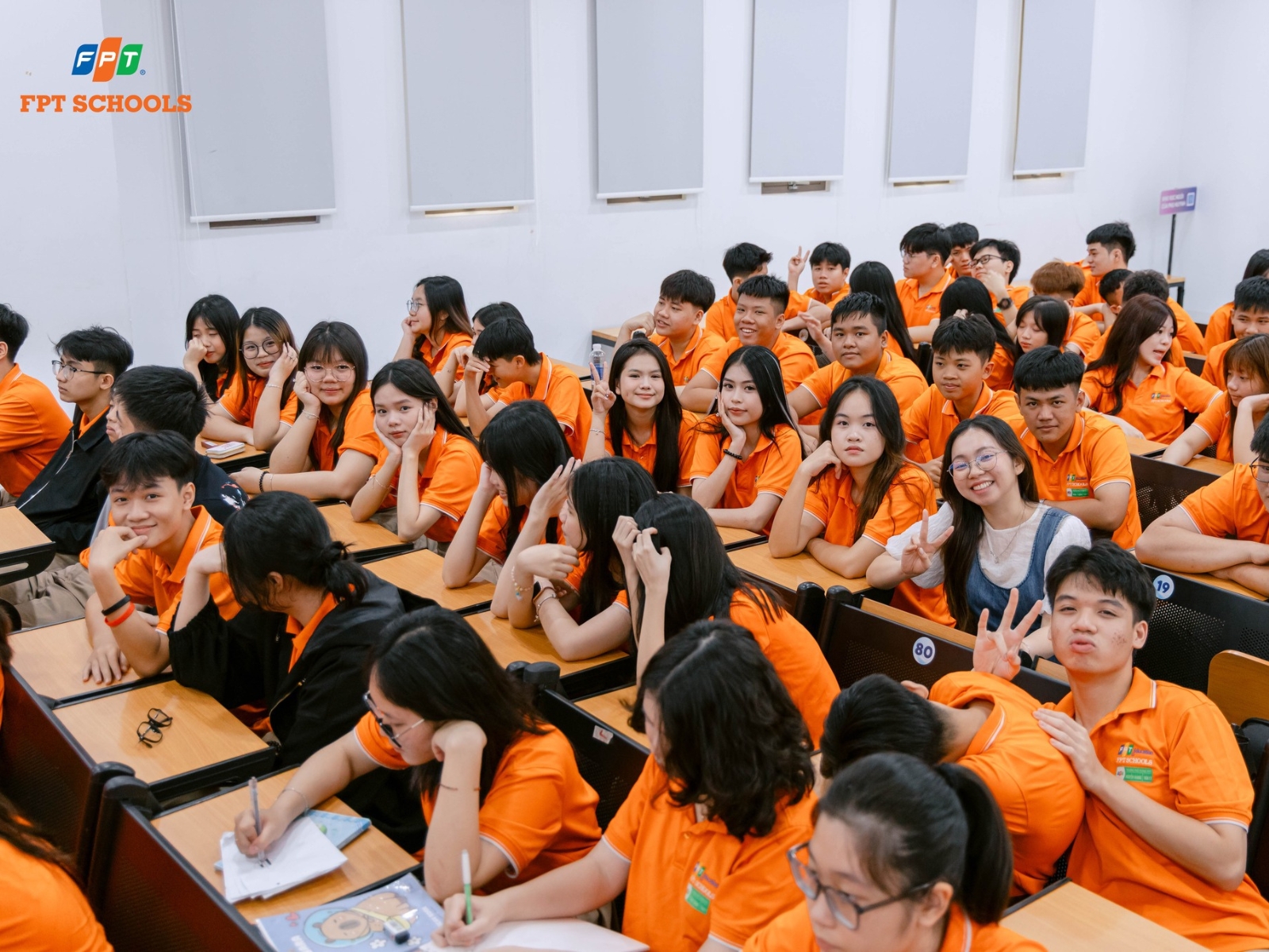 Luôn trao đổi với người lớn hoặc người có trách nhiệm khi gặp vấn đề