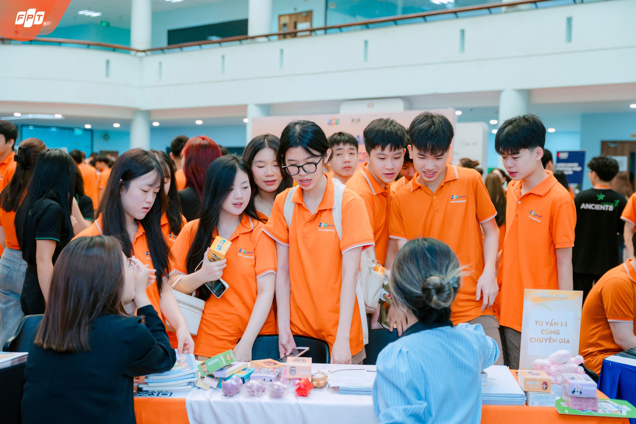 11+ tác hại của mạng xã hội ảnh hưởng nghiêm trọng tới thế hệ trẻ Việt Nam | FPT Schools