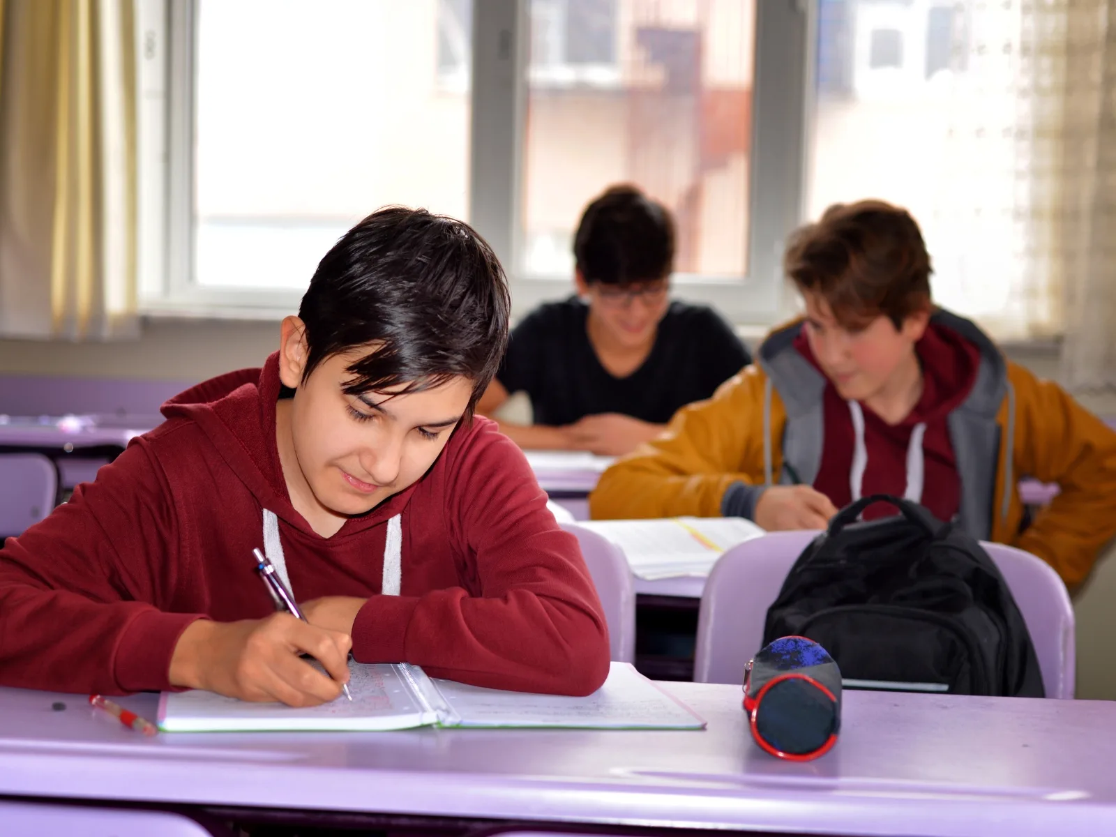 Nâng cao nhận thức cho phụ huynh và giáo viên về tác hại của yêu sớm