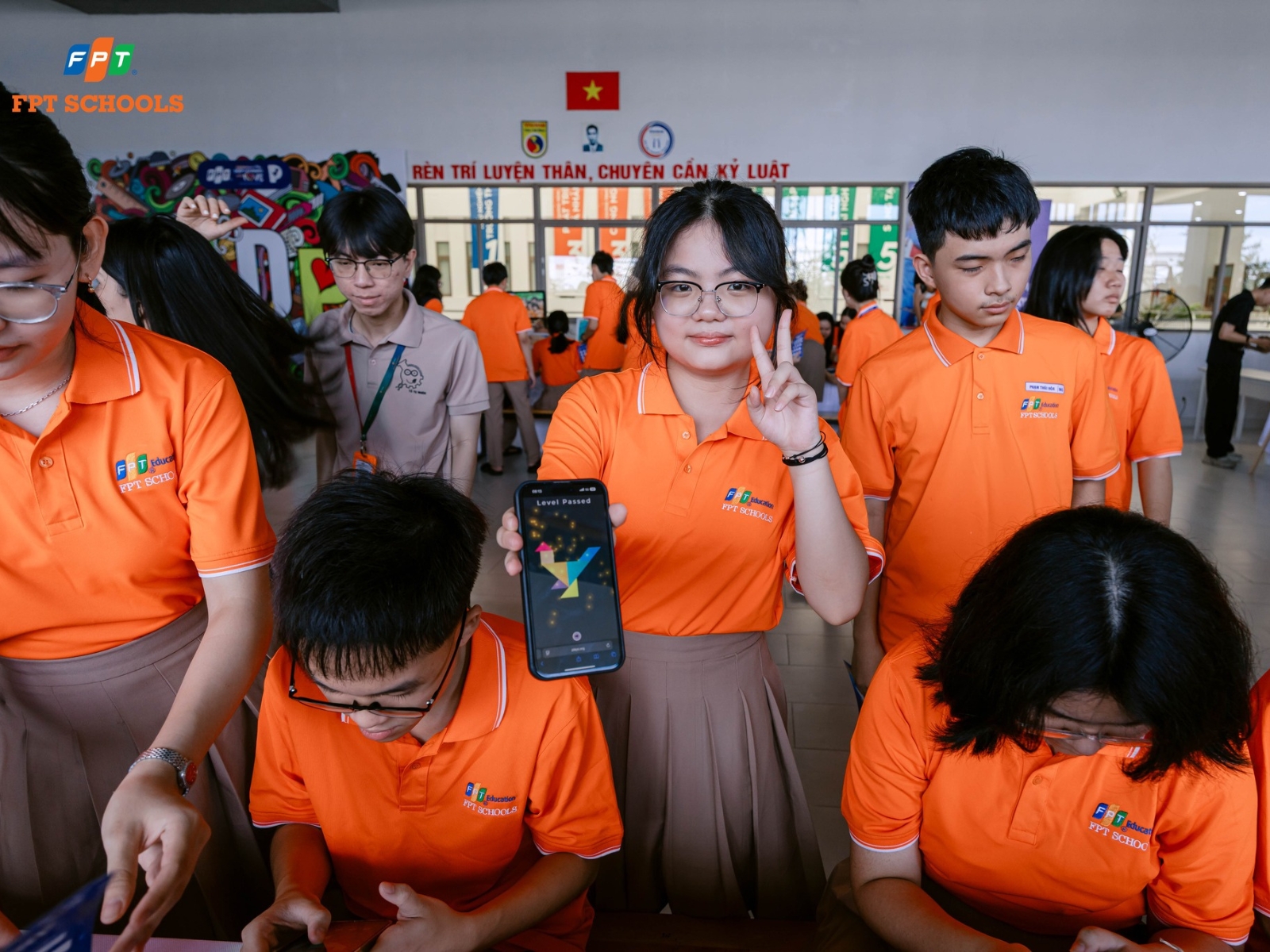 Hồ sơ chuyển trường gồm những gì?