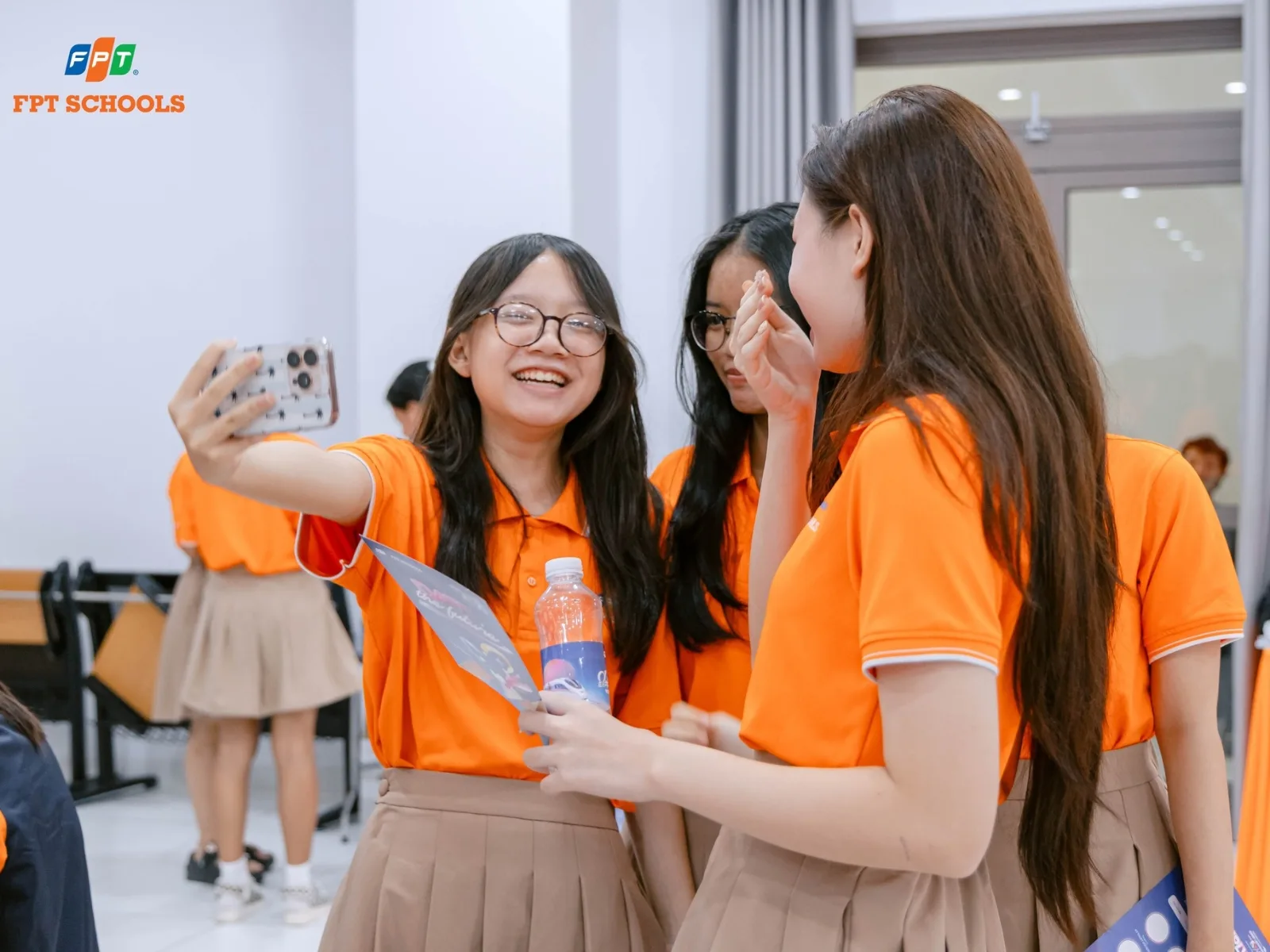 Vai trò của gia đình, nhà trường trong việc hướng dẫn và hỗ trợ