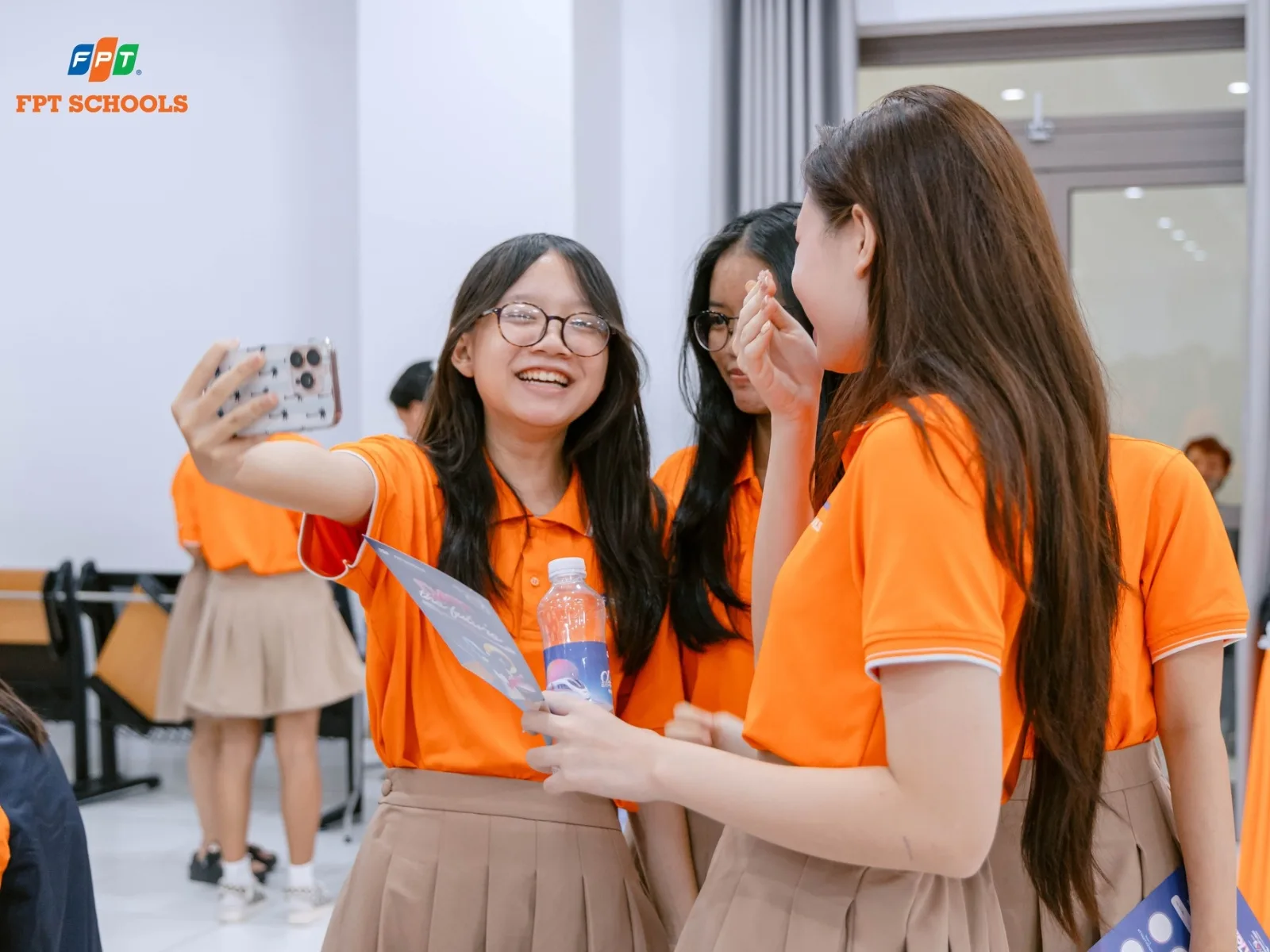Trại hè tiếng Anh là gì? Lợi ích, chương trình và cách chọn đúng cho trẻ - FPT Education Tiểu học: Phát triển giao tiếp cơ bản