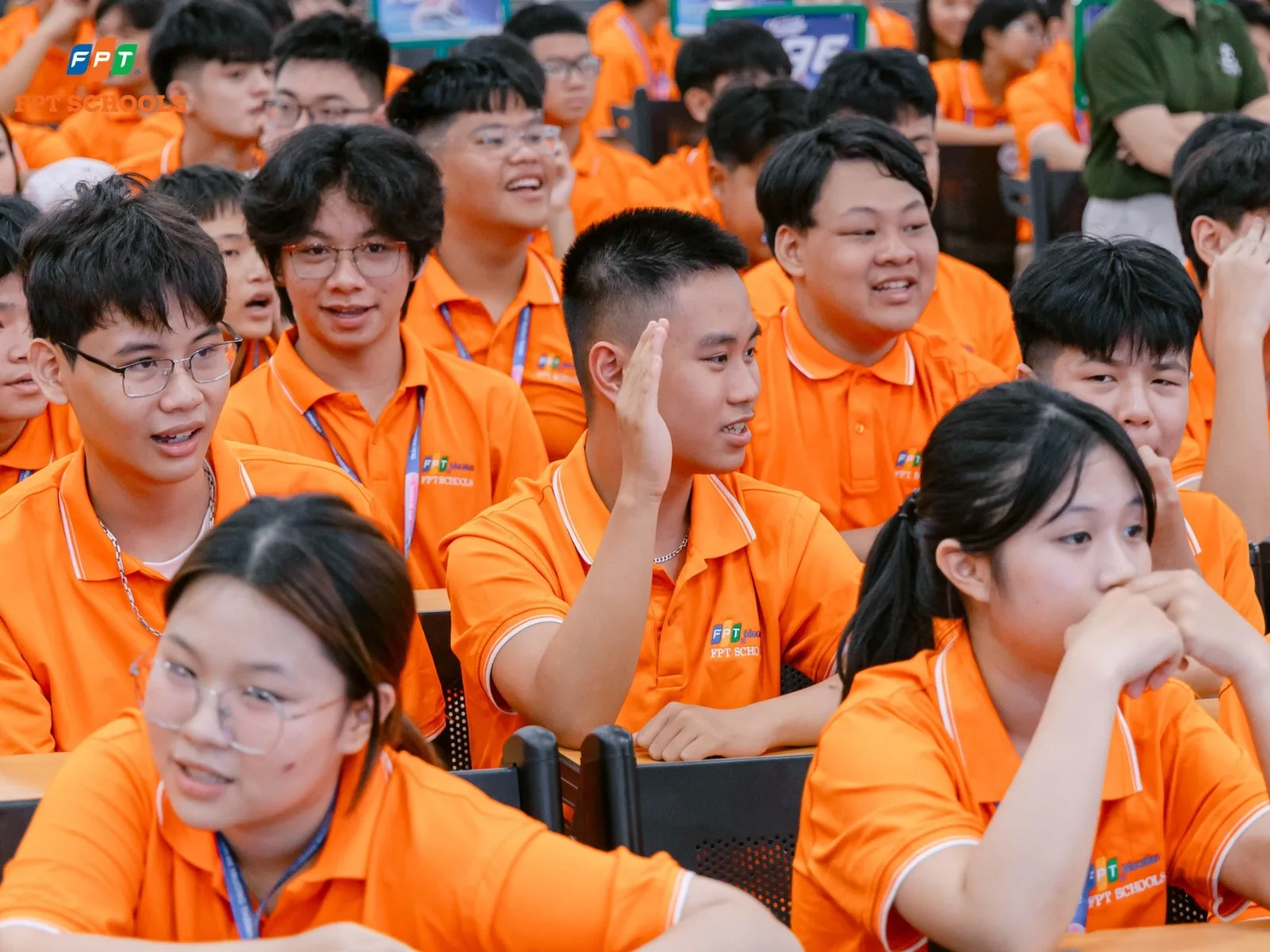 Tư thế đúng khi ngồi học cho trẻ: Hướng dẫn chuẩn giúp con tập trung và tránh gù lưng - FPT Education Hướng dẫn trẻ quy tắc 3 điểm