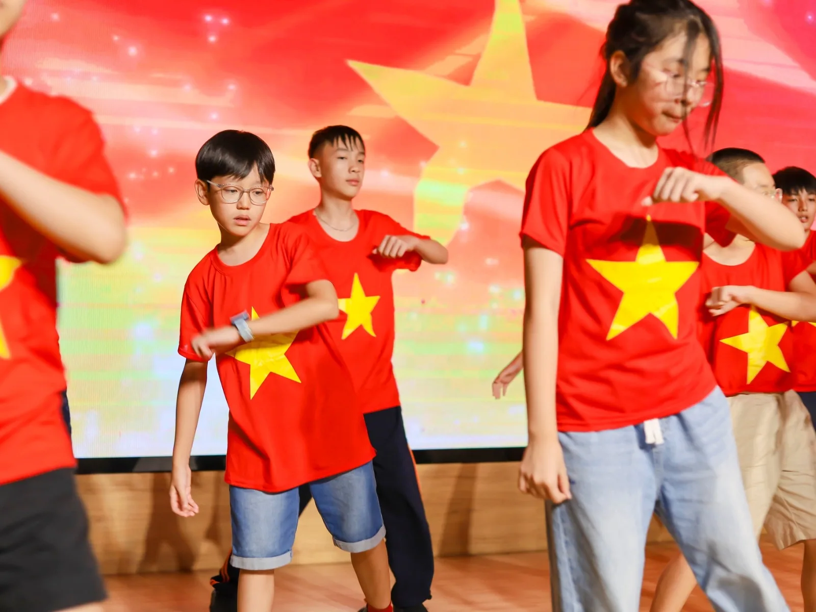 Tự tin là gì? Hiểu đúng để phát triển bản thân - FPT Education Đặt ra mục tiêu nhỏ và thực hiện từng bước để đạt được