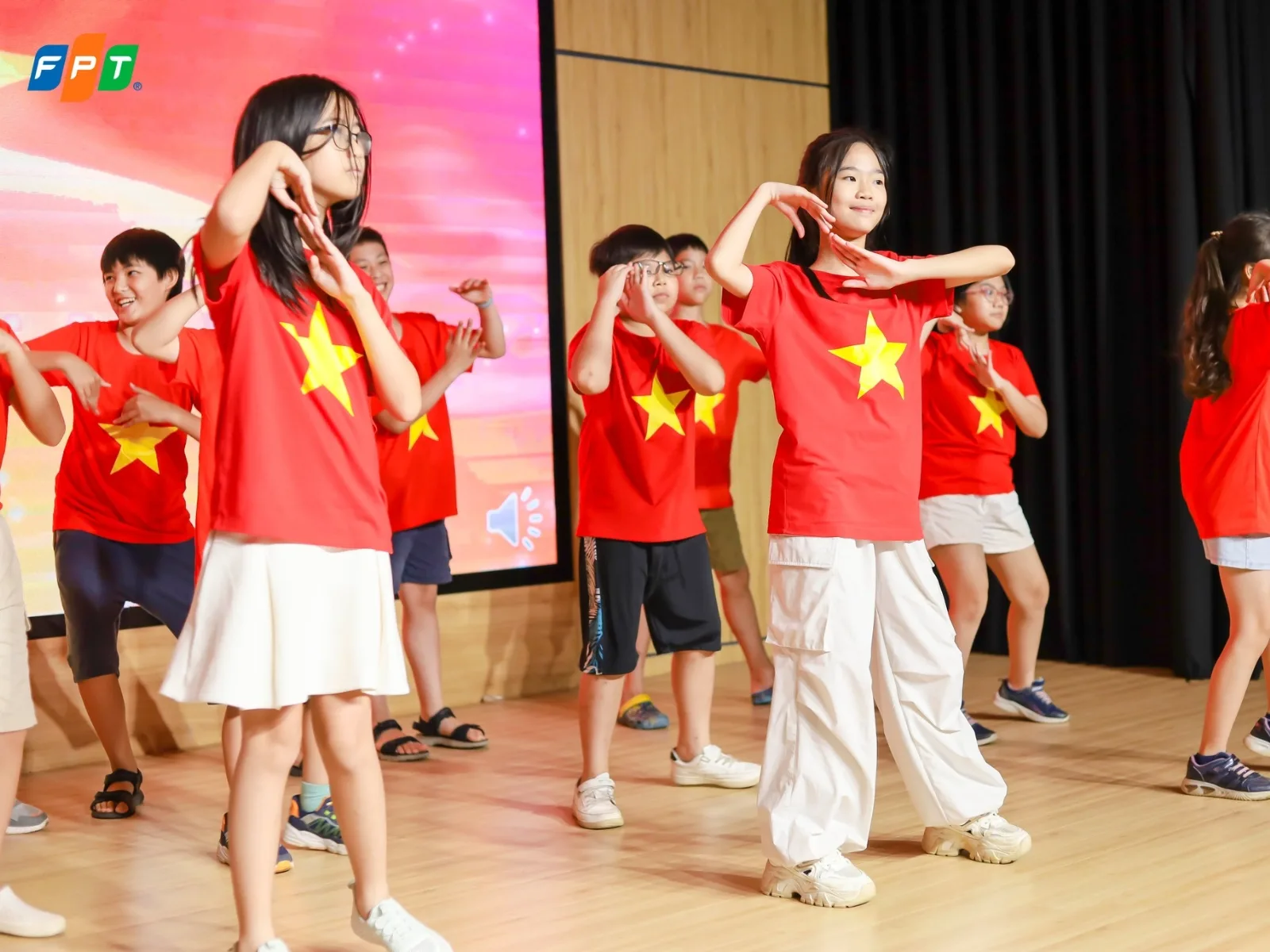 Tự tin là gì? Hiểu đúng để phát triển bản thân | FPT Schools