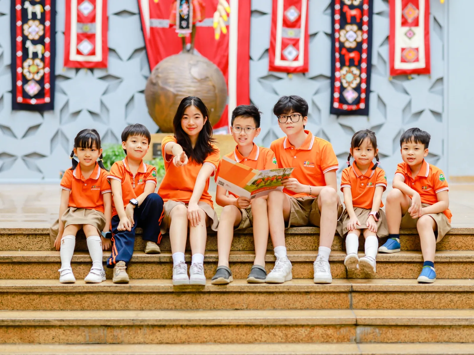 Tự tin là gì? Hiểu đúng để phát triển bản thân - FPT Education Các yếu tố xây dựng và duy trì tự tin