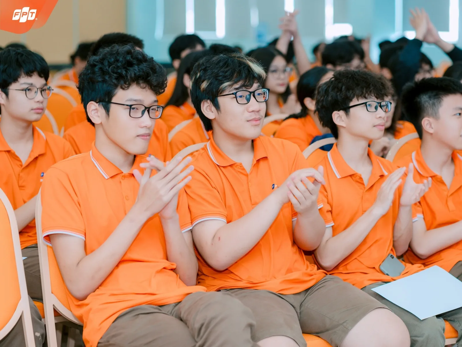 Vỡ giọng tuổi dậy thì là gì?