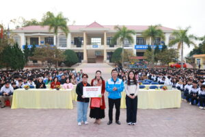 Gần 1.000 học sinh THPT chuyên tỉnh Điện Biên tiếp cận bộ học liệu AI do FPT trao tặng | FPT Schools