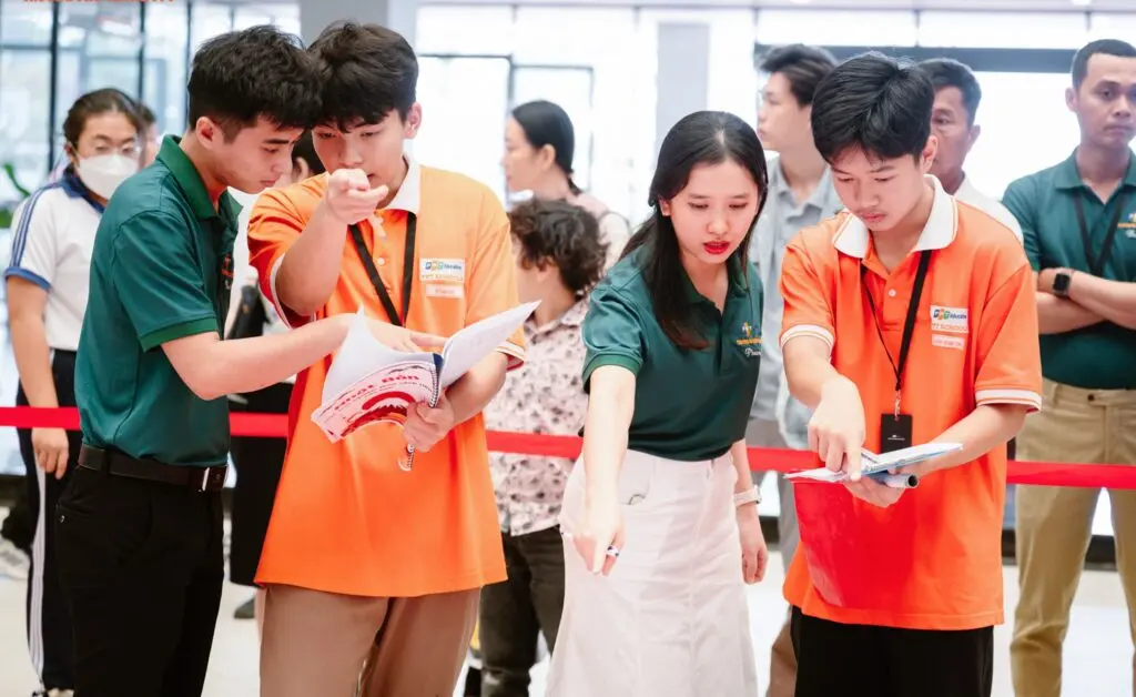 Huỳnh Hoàng Long - 'chàng trai vàng' chinh phục 14 học bổng danh giá toàn cầu | FPT Schools