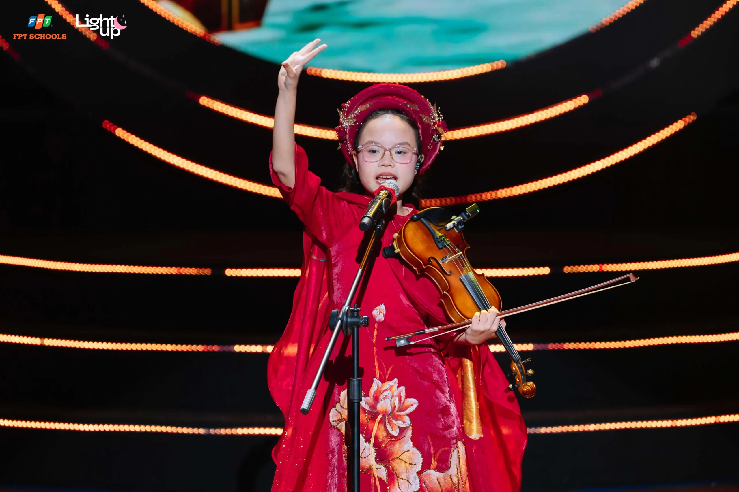 Học sinh FPT Schools khẳng định tài năng âm nhạc và ngoại ngữ tại chung kết cuộc thi hát tiếng Anh Light Up 2025 - FPT Education Học sinh FPT Schools khẳng định tài năng âm nhạc và ngoại ngữ tại chung kết cuộc thi hát tiếng Anh Light Up 2025 | FPT Schools