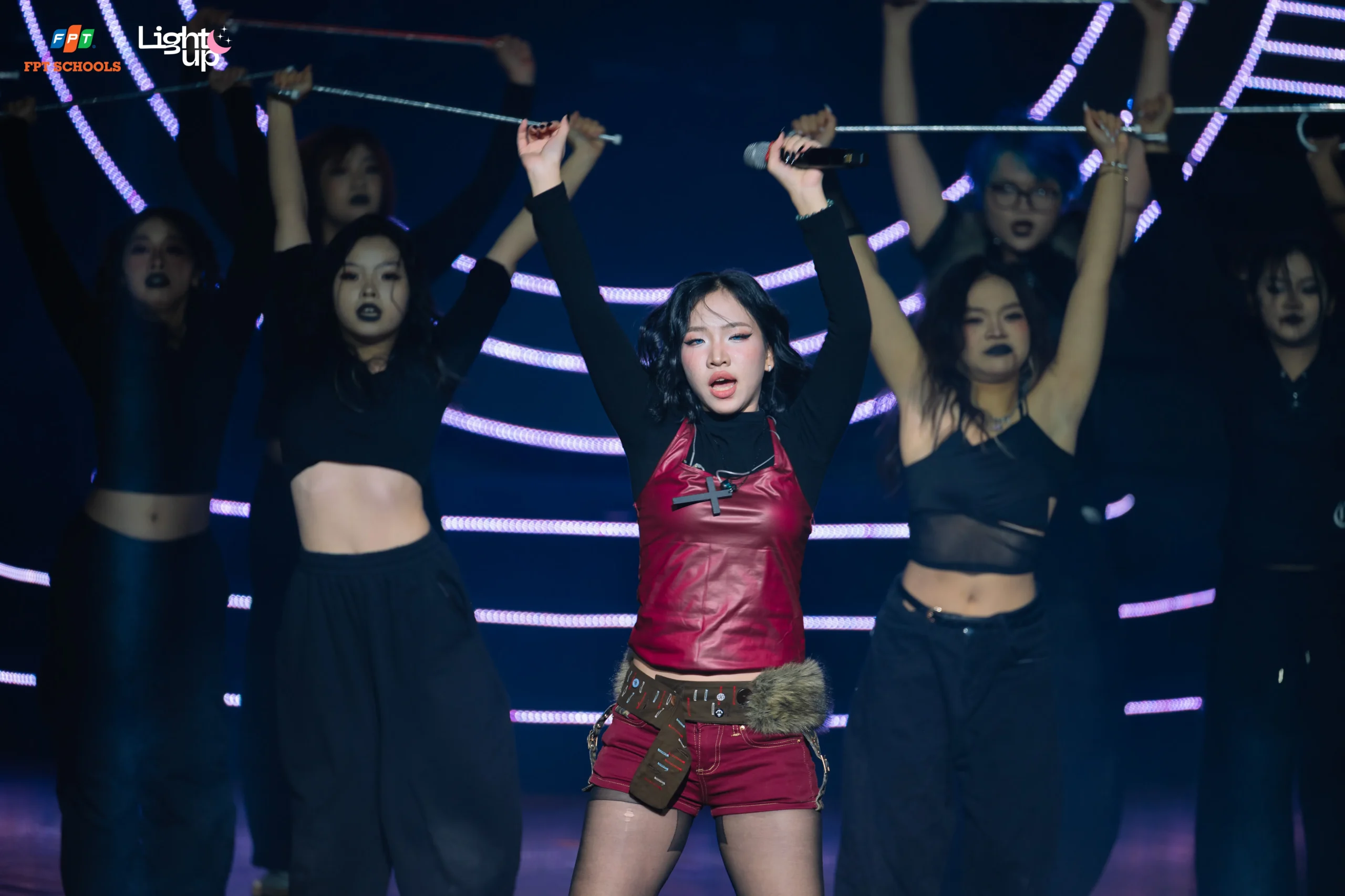 Học sinh FPT Schools khẳng định tài năng âm nhạc và ngoại ngữ tại chung kết cuộc thi hát tiếng Anh Light Up 2025 | FPT Schools