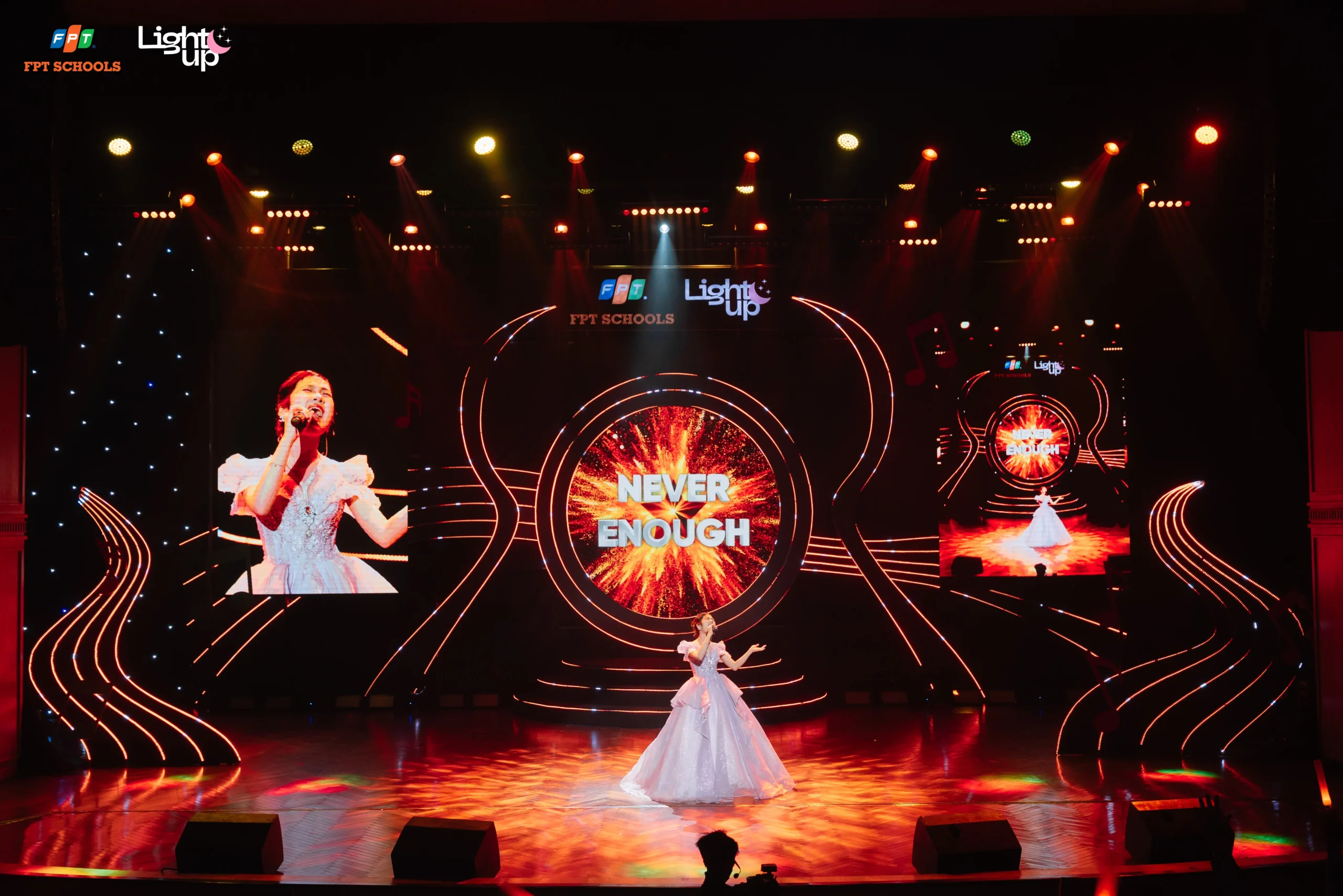 Học sinh FPT Schools khẳng định tài năng âm nhạc và ngoại ngữ tại chung kết cuộc thi hát tiếng Anh Light Up 2025 - FPT Education Học sinh FPT Schools khẳng định tài năng âm nhạc và ngoại ngữ tại chung kết cuộc thi hát tiếng Anh Light Up 2025 | FPT Schools